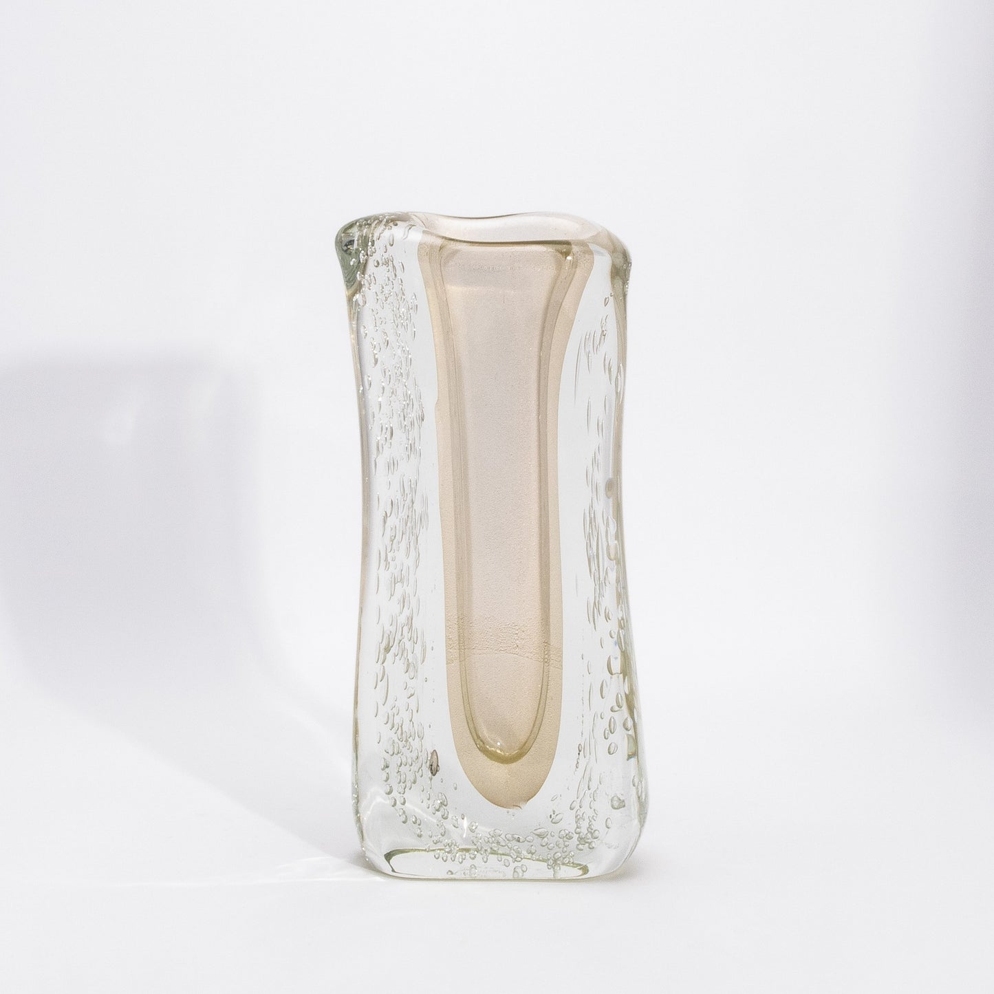 Murano Modern Fluid Vase in Clear with 24-karat Gold Flecks and Bubbles