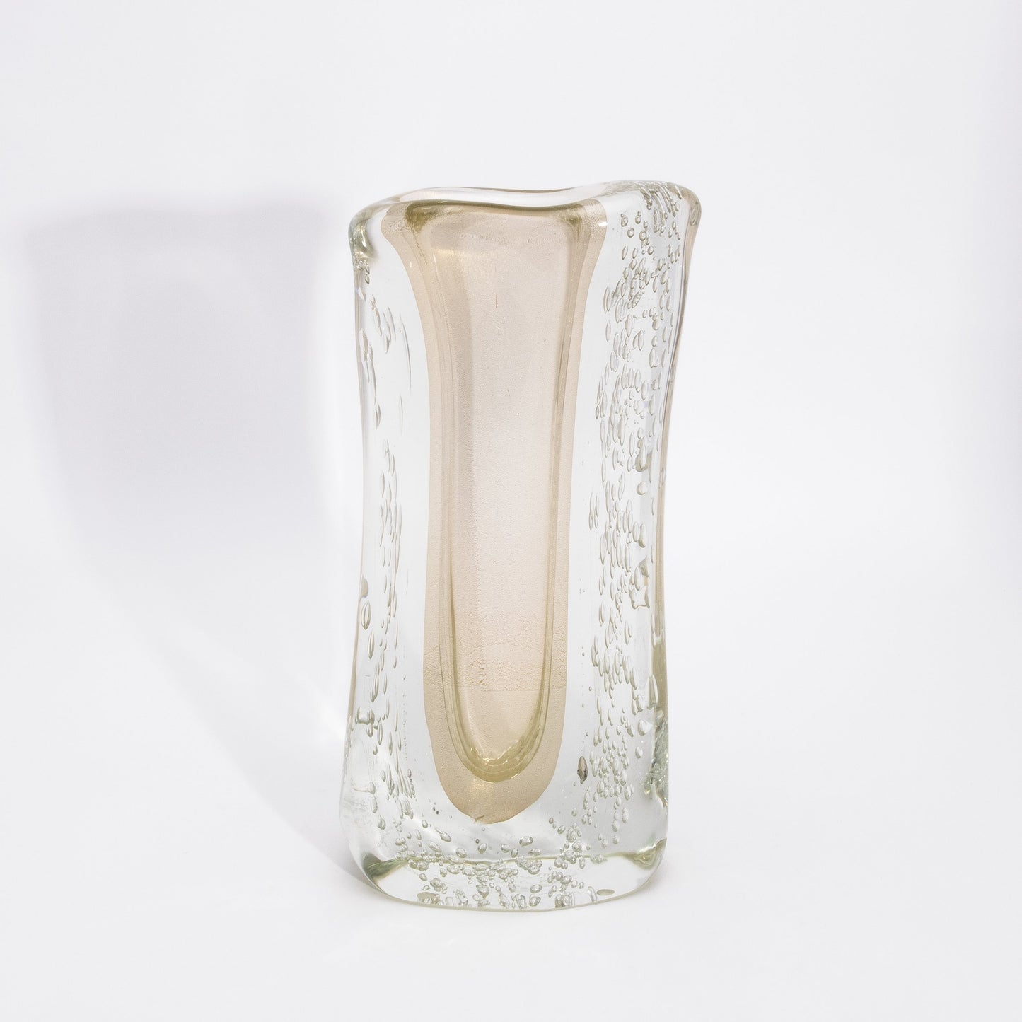 Murano Modern Fluid Vase in Clear with 24-karat Gold Flecks and Bubbles