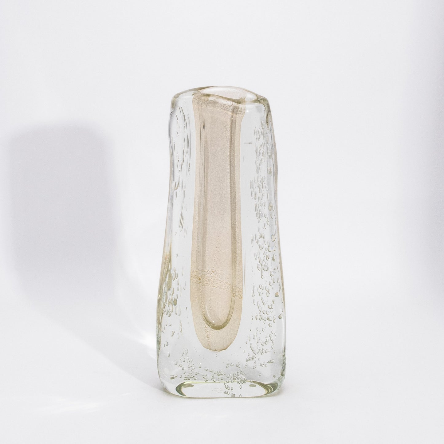 Murano Modern Fluid Vase in Clear with 24-karat Gold Flecks and Bubbles