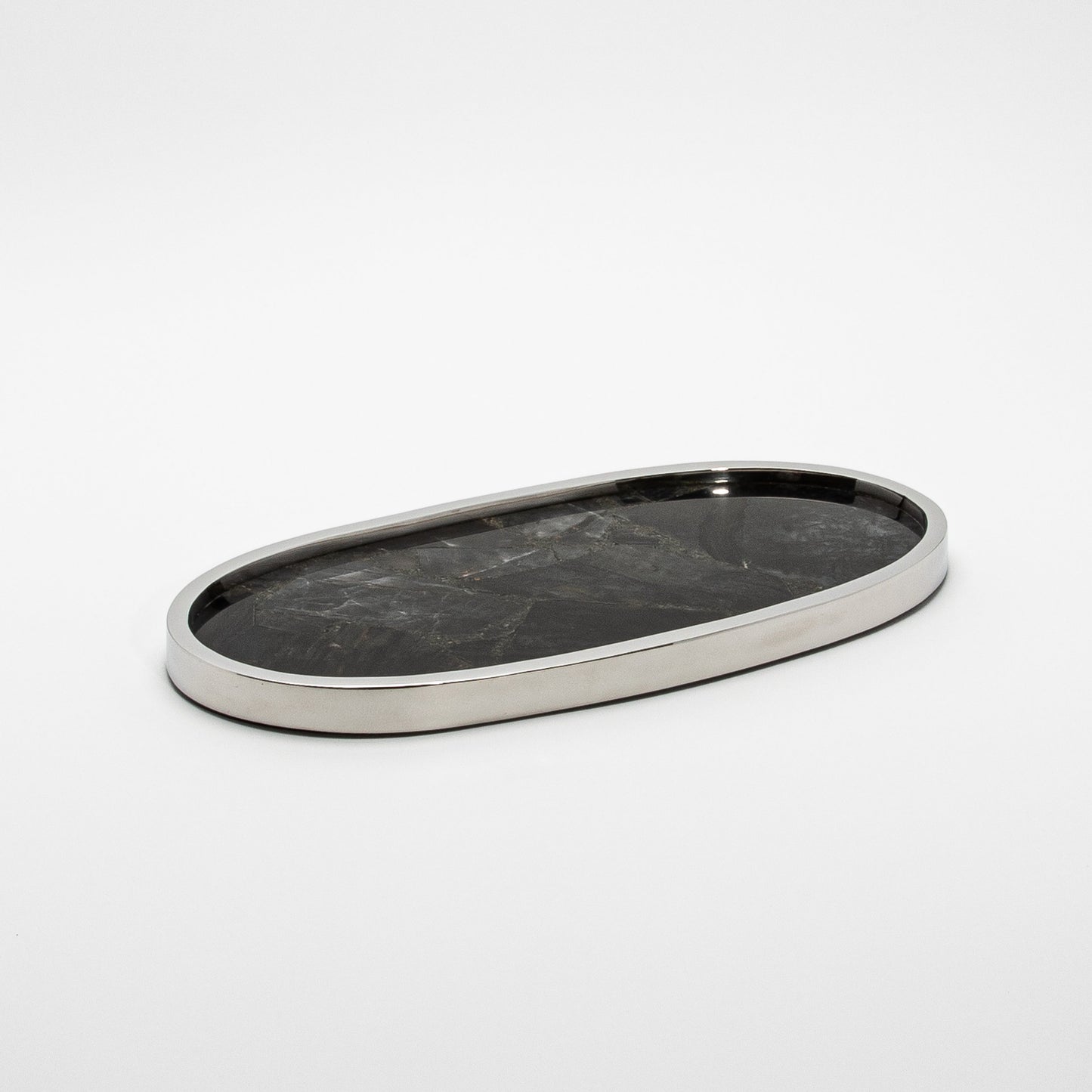 Oval Tray in Quartz by Kifu Paris