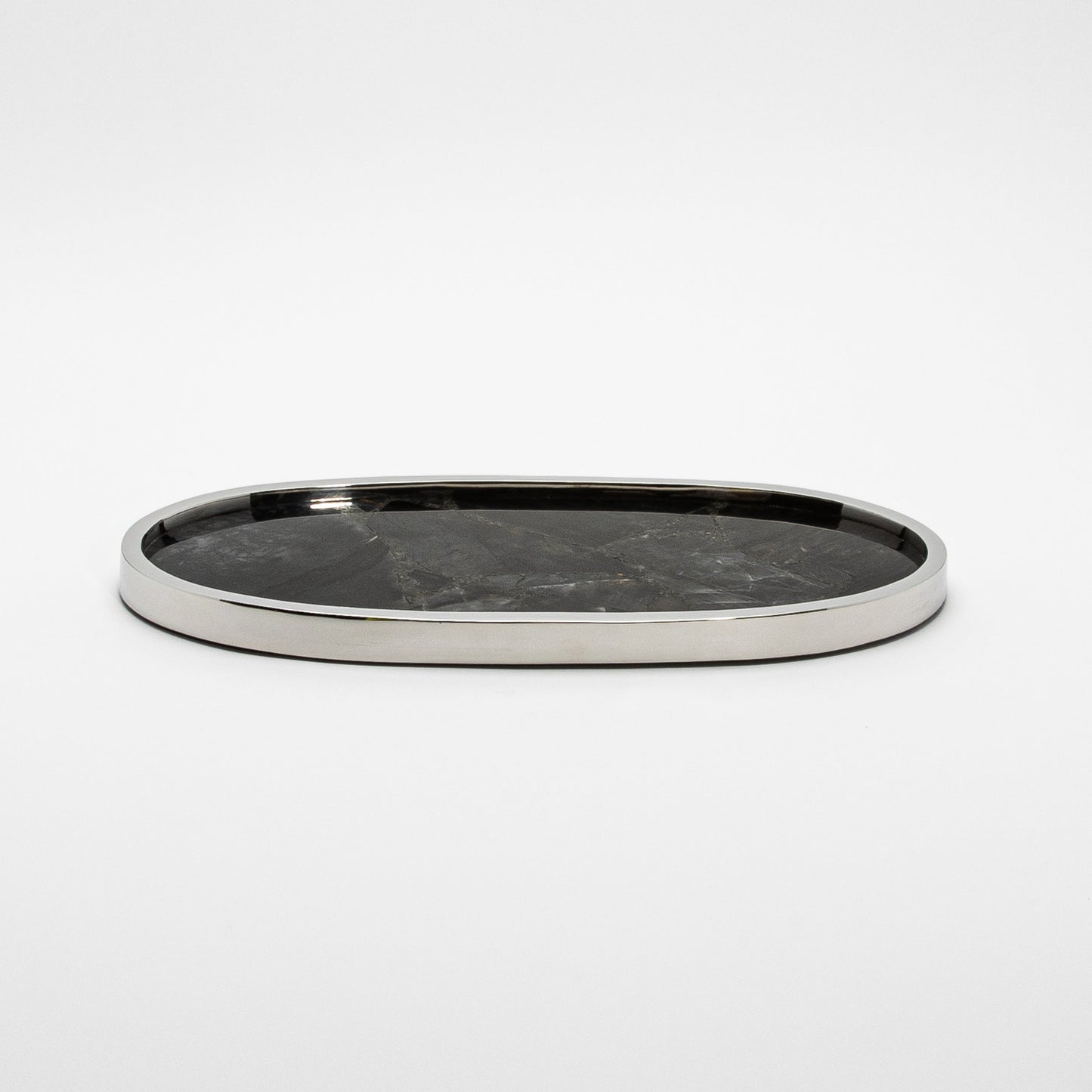 Oval Tray in Quartz by Kifu Paris