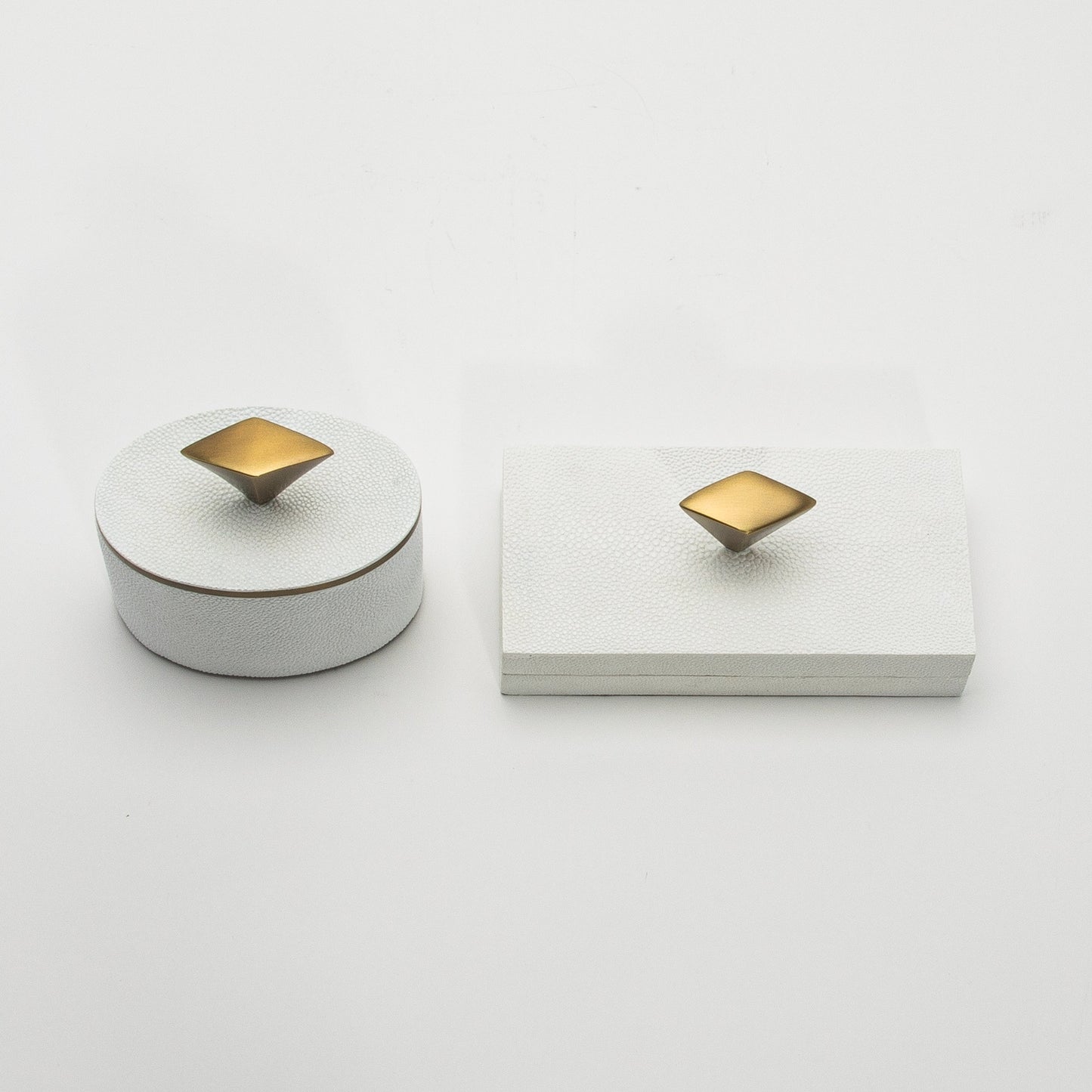 Set of 2 Boxes in White Shagreen with Bronze Patina Brass Knob by Kifu Paris