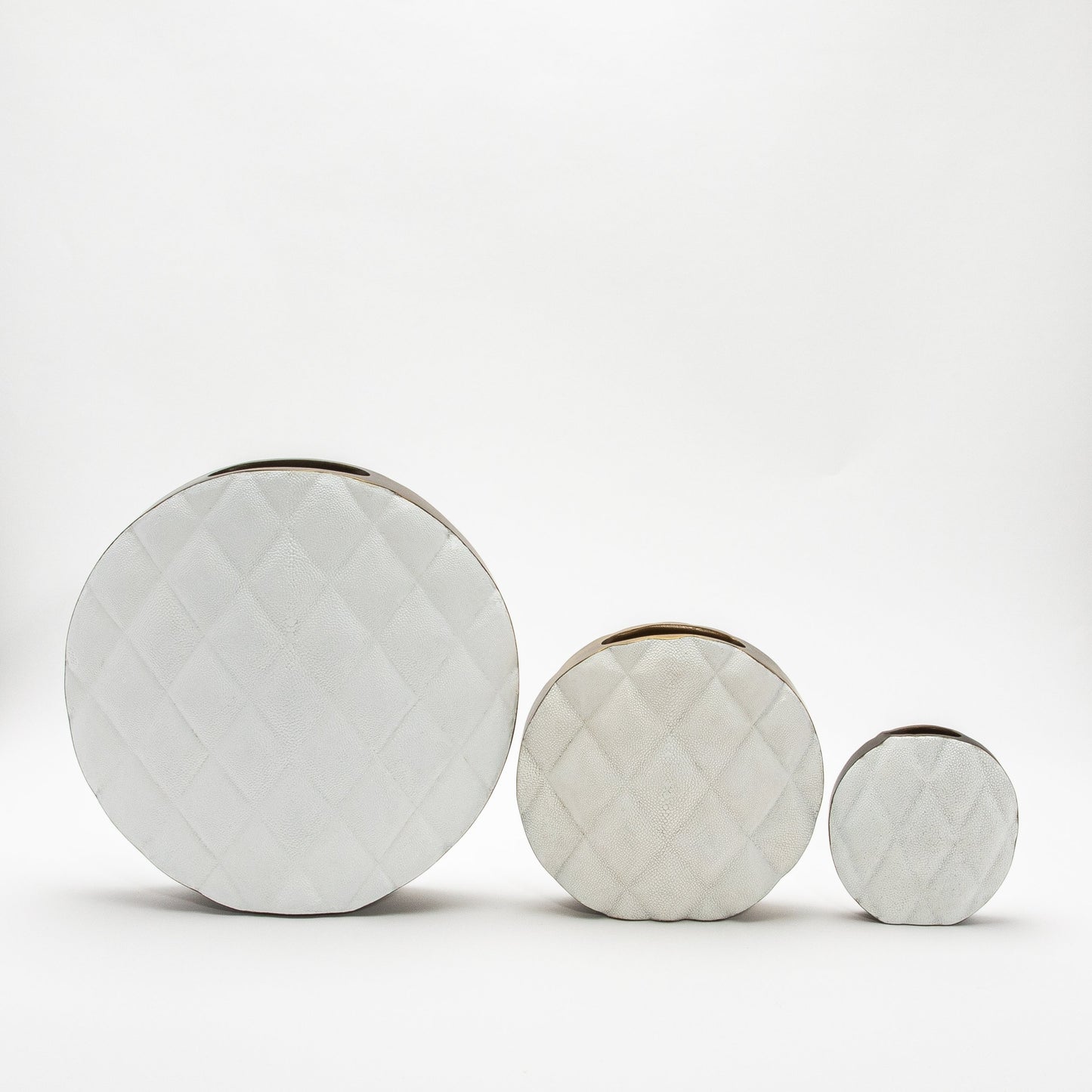 Quilted Vase in White Shagreen with Brass by Kifu Paris