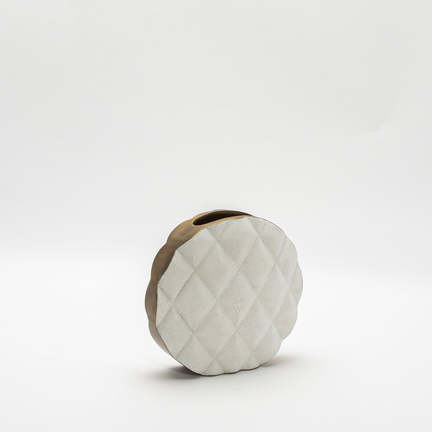 Quilted Vase in White Shagreen with Brass by KIFU Paris