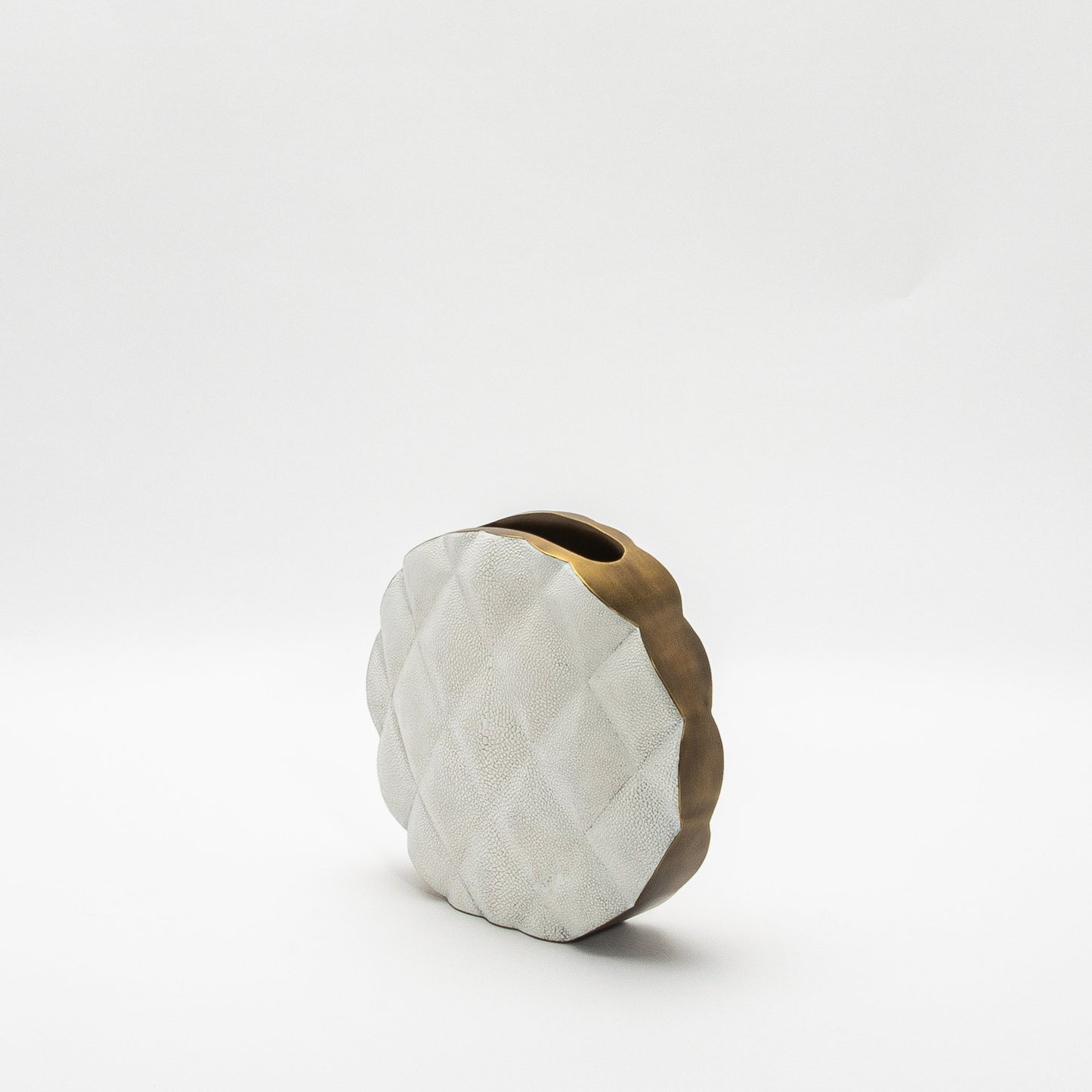 Quilted Vase in White Shagreen with Brass by KIFU Paris