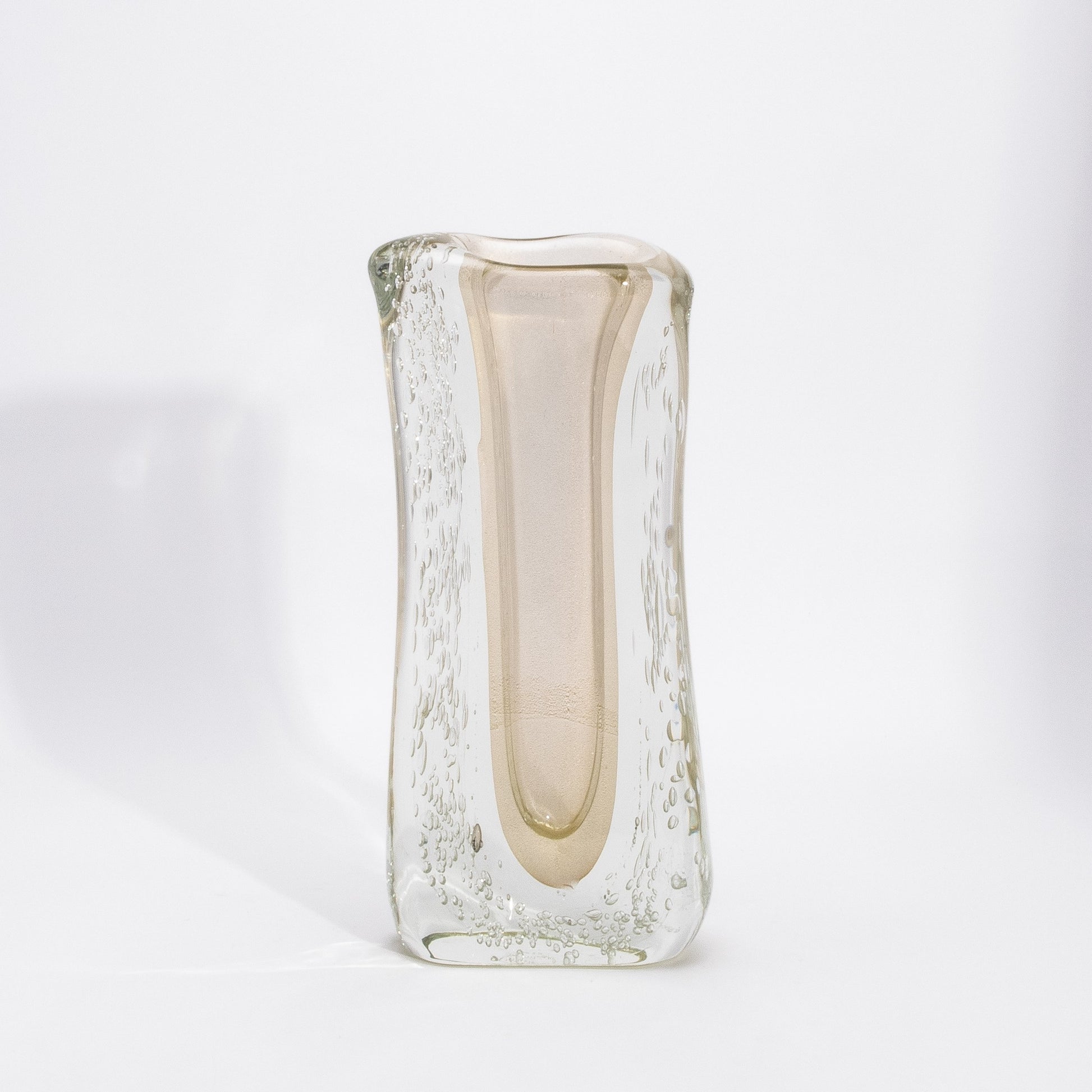 Murano Modern Fluid Vase in Clear with 24-karat Gold Flecks and Bubbles