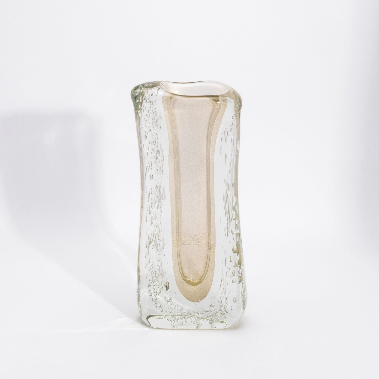Murano Modern Fluid Vase in Clear with 24-karat Gold Flecks and Bubbles