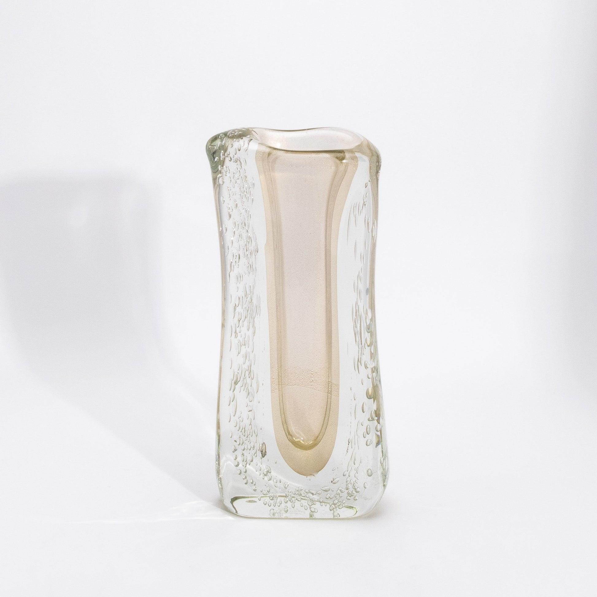Murano Modern Fluid Vase in Clear with 24-karat Gold Flecks and Bubbles