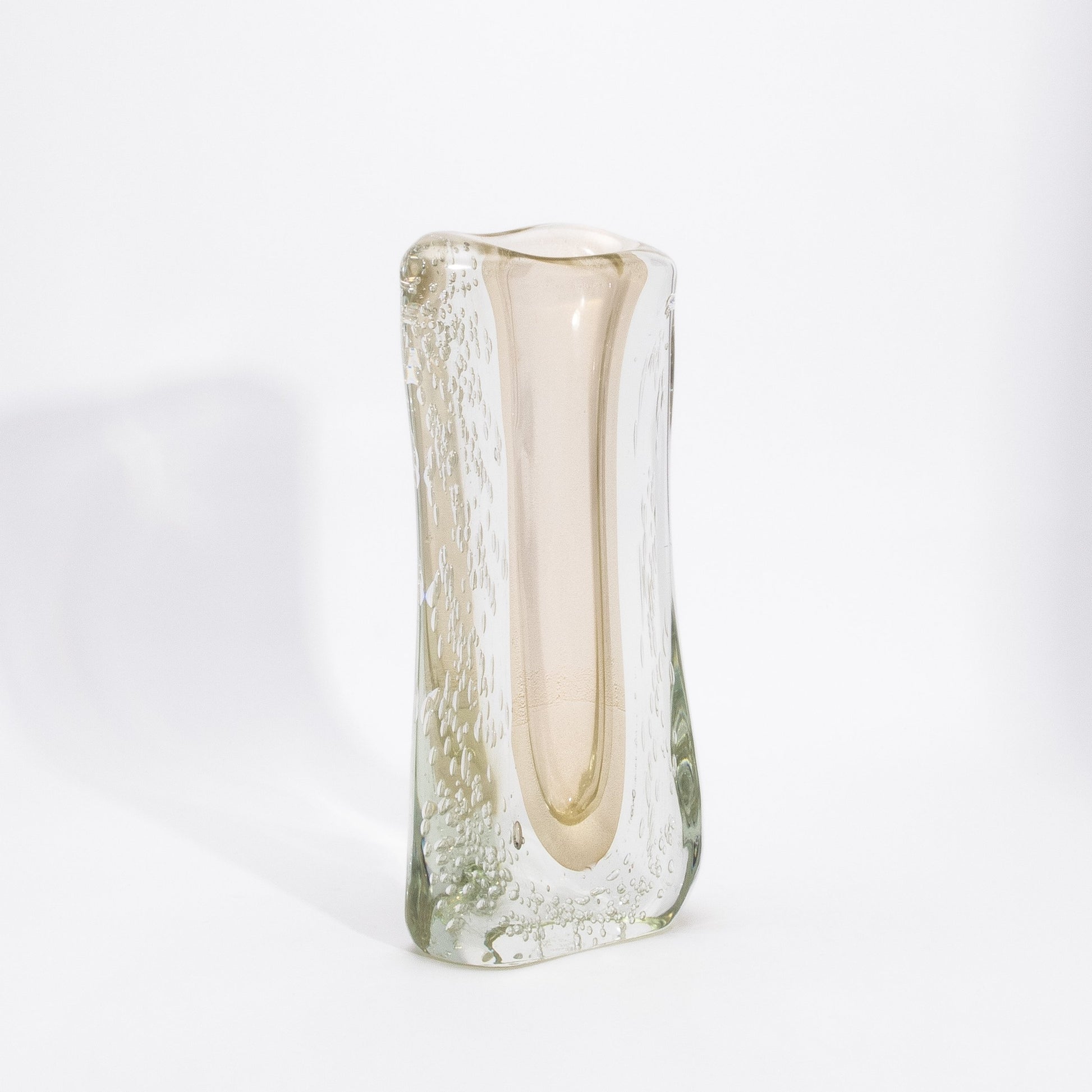 Murano Modern Fluid Vase in Clear with 24-karat Gold Flecks and Bubbles