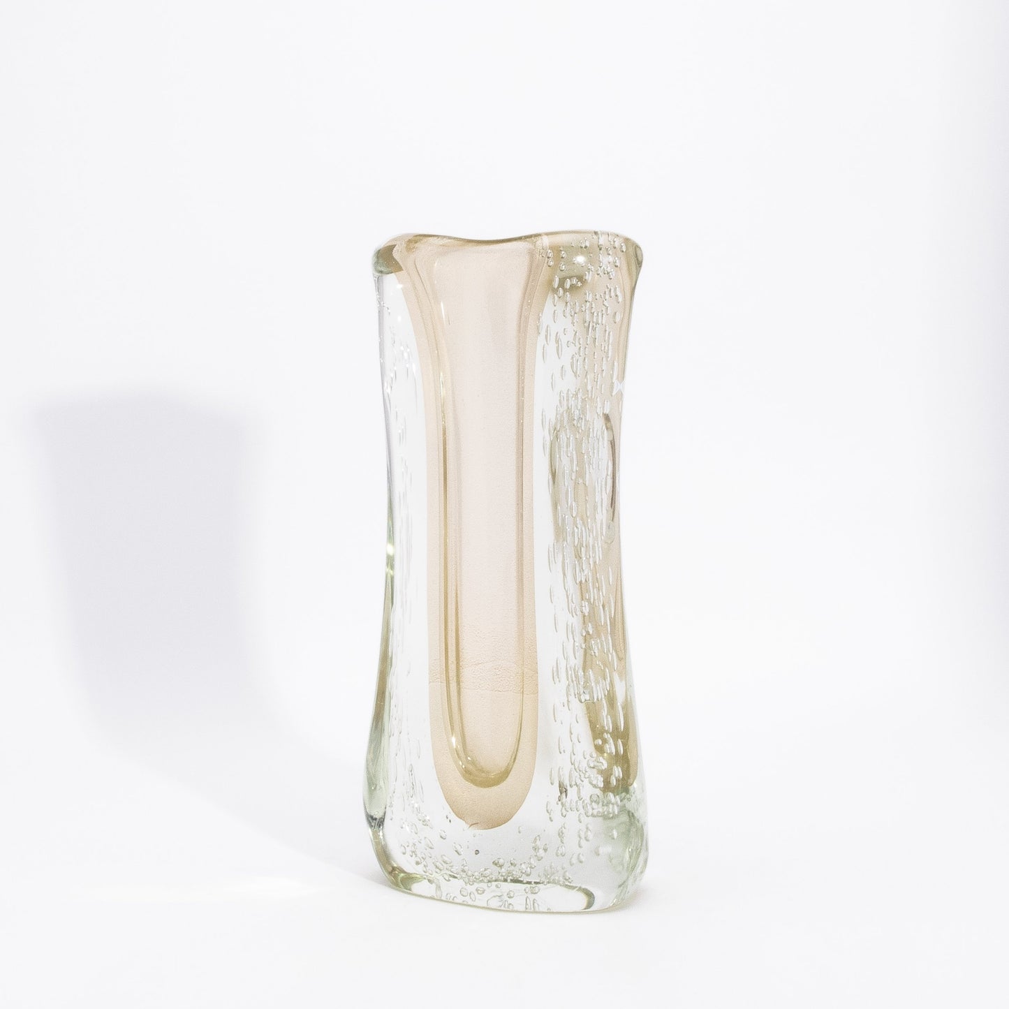 Murano Modern Fluid Vase in Clear with 24-karat Gold Flecks and Bubbles