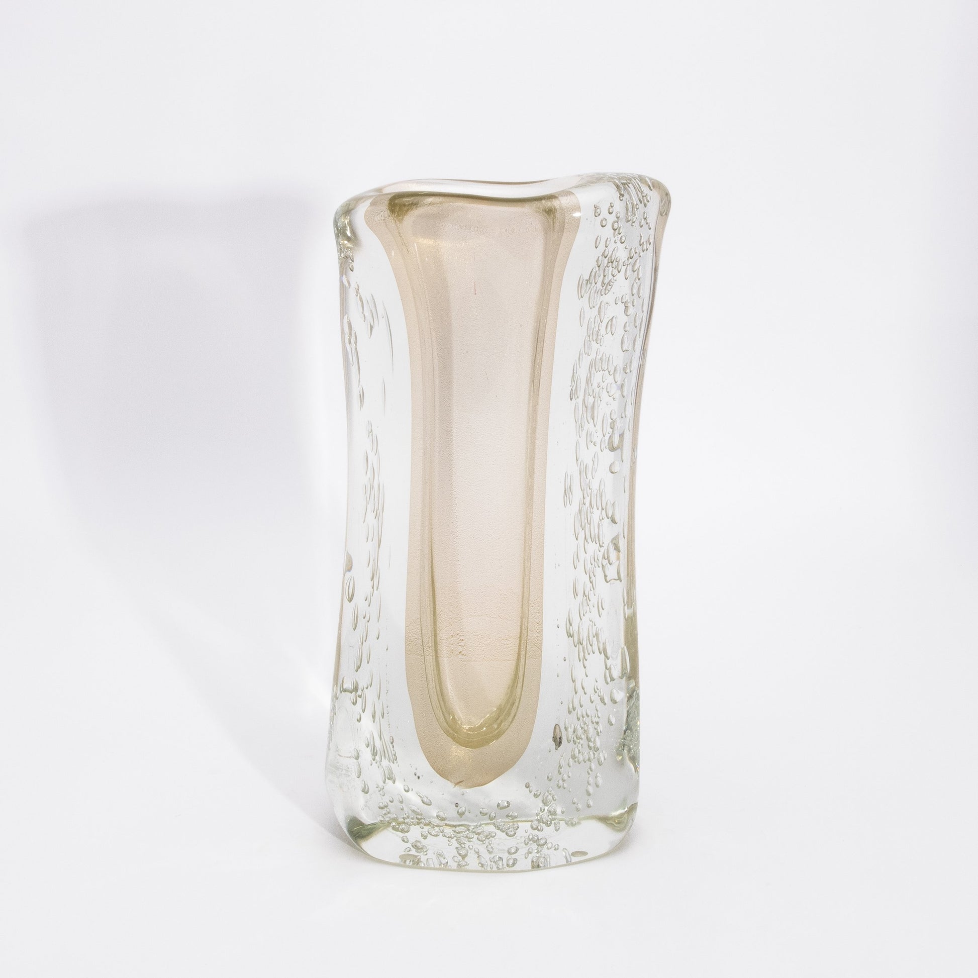 Murano Modern Fluid Vase in Clear with 24-karat Gold Flecks and Bubbles