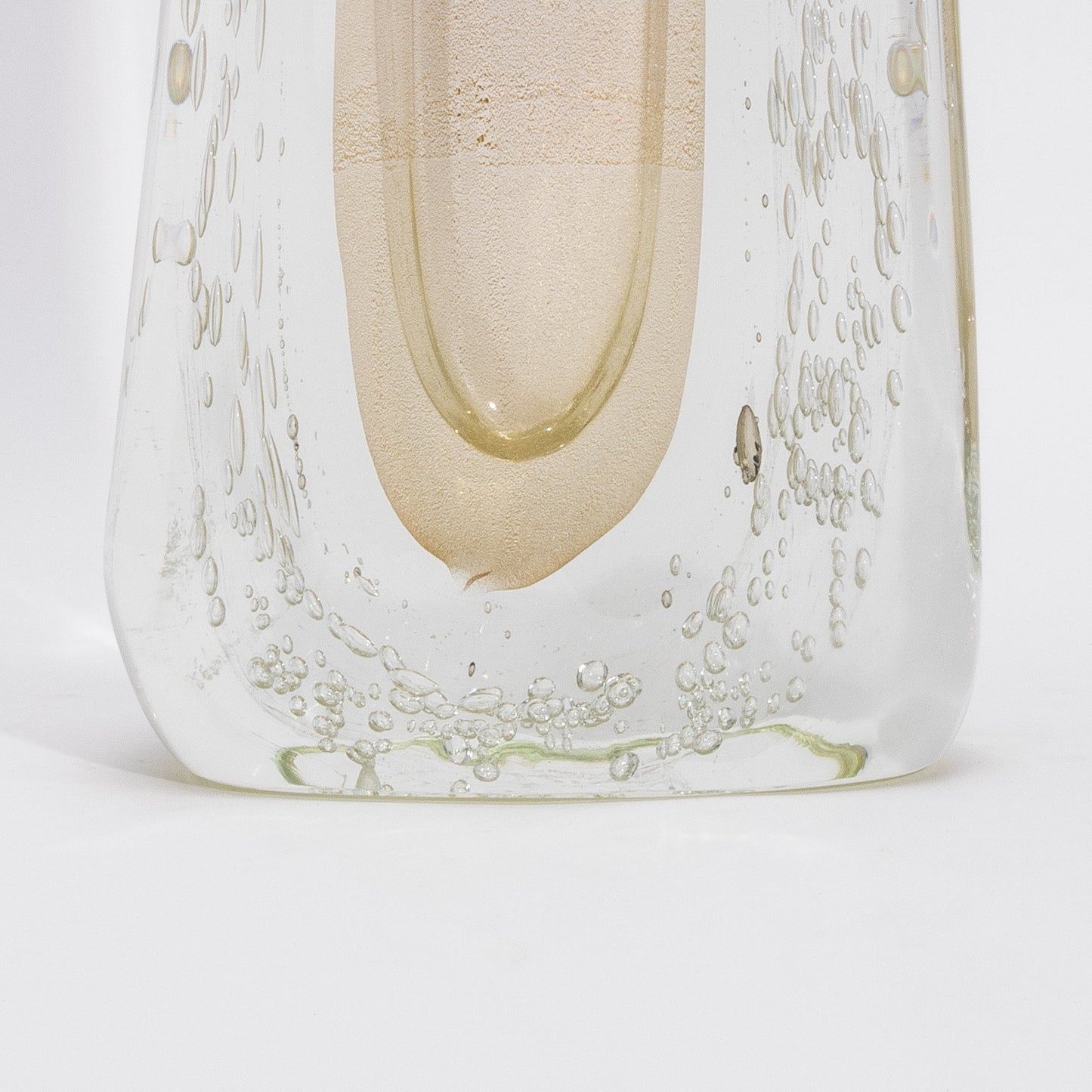 Murano Modern Fluid Vase in Clear with 24-karat Gold Flecks and Bubbles