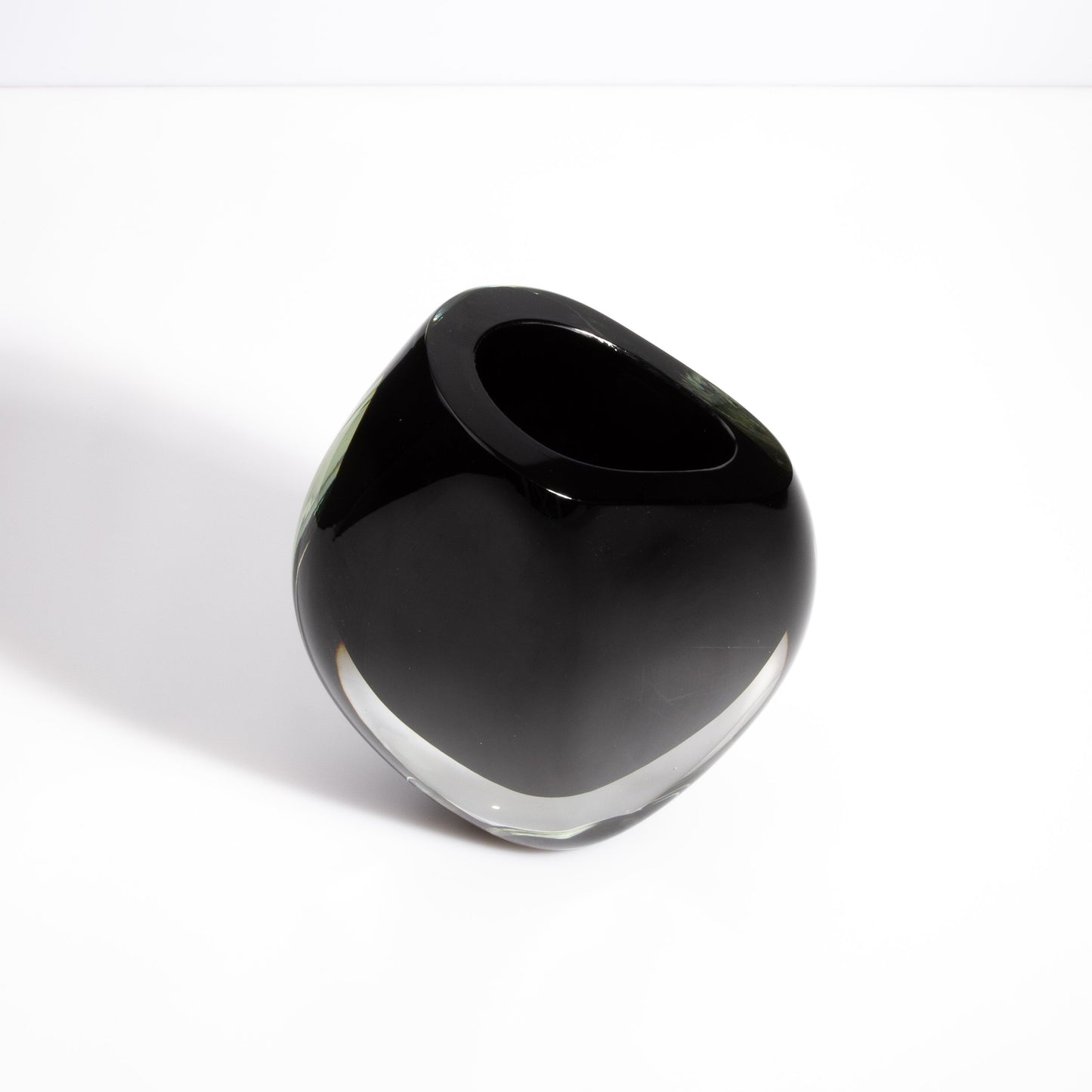 Murano Vase With Side Cut in Onyx Black