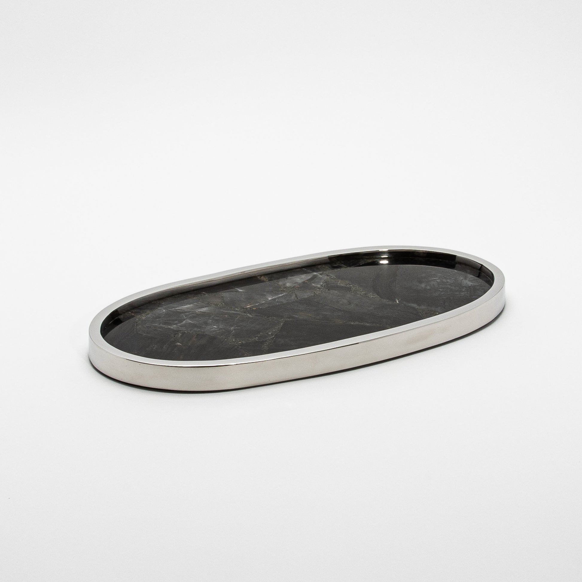 Oval Tray in Quartz by Kifu Paris