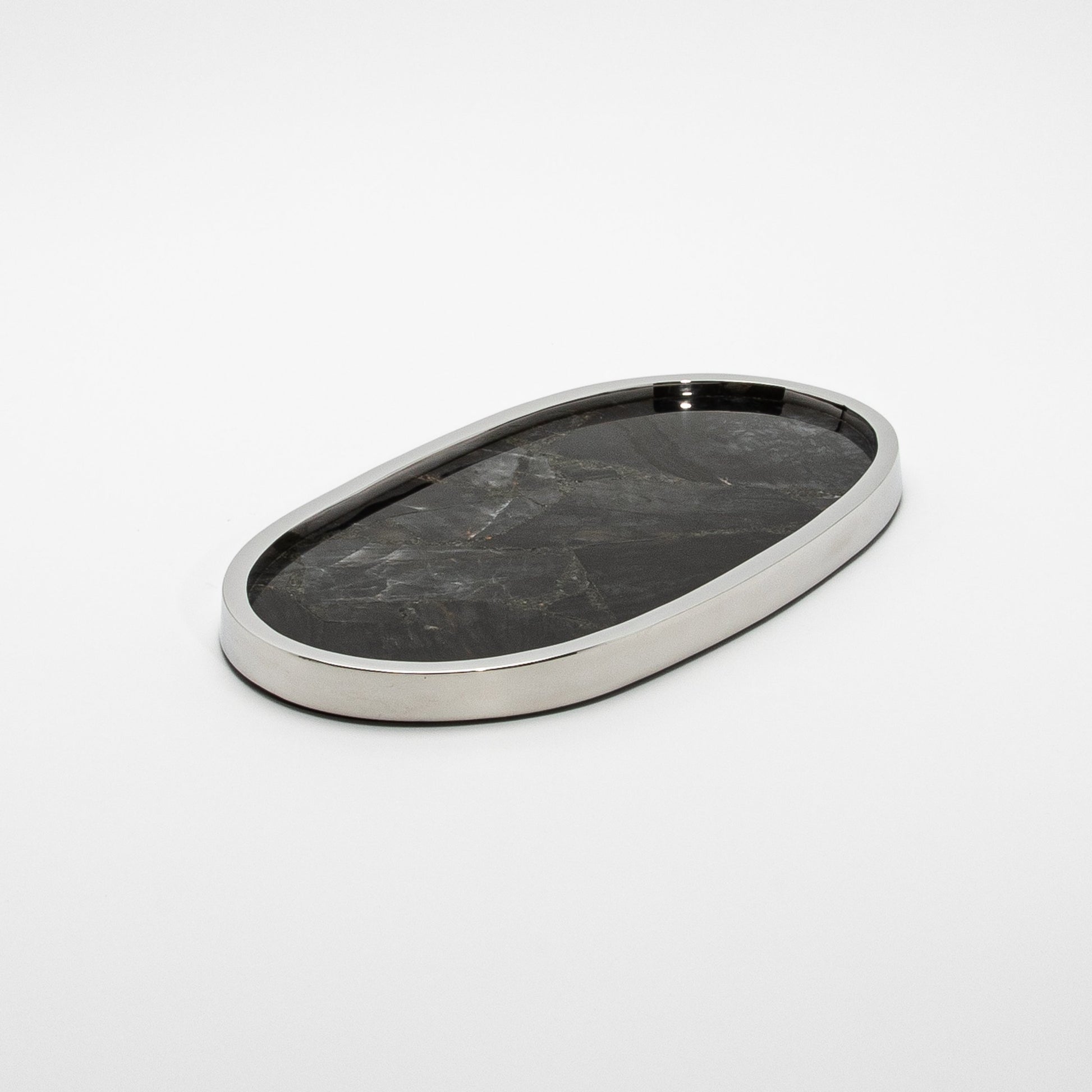 Oval Tray in Quartz by Kifu Paris