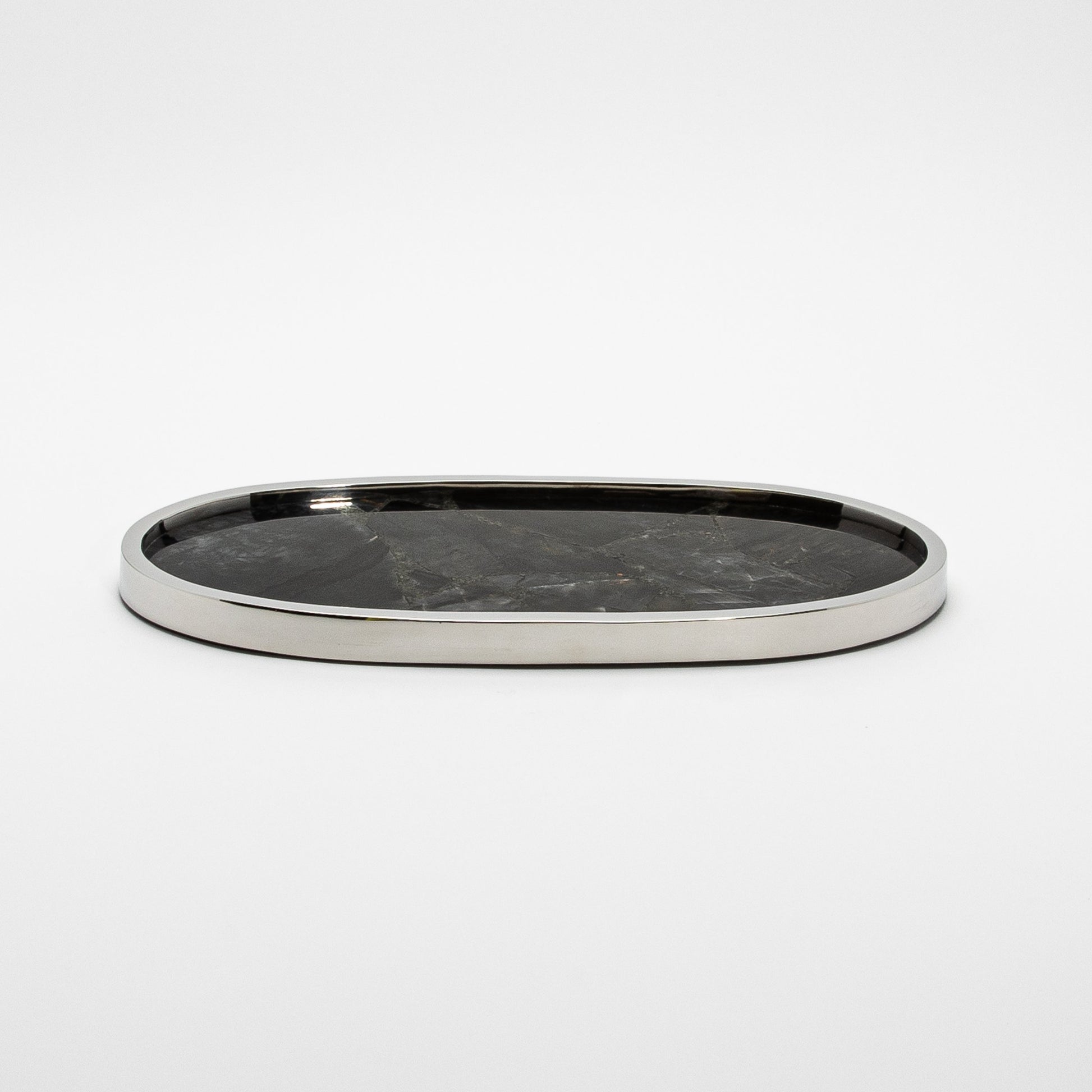 Oval Tray in Quartz by Kifu Paris