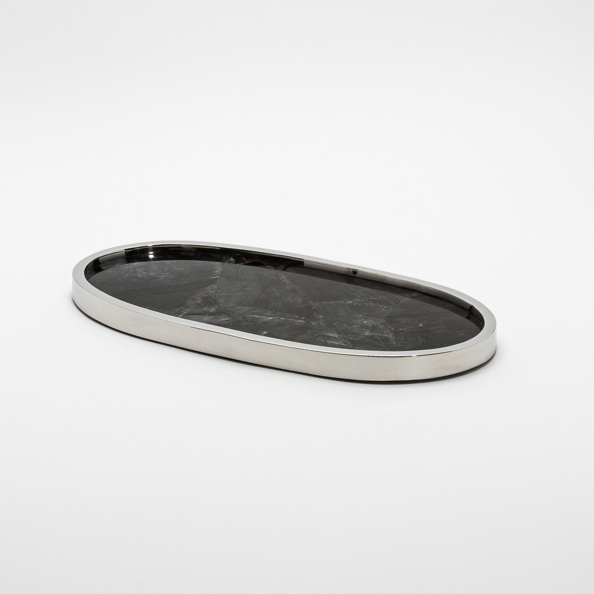 Oval Tray in Quartz by Kifu Paris