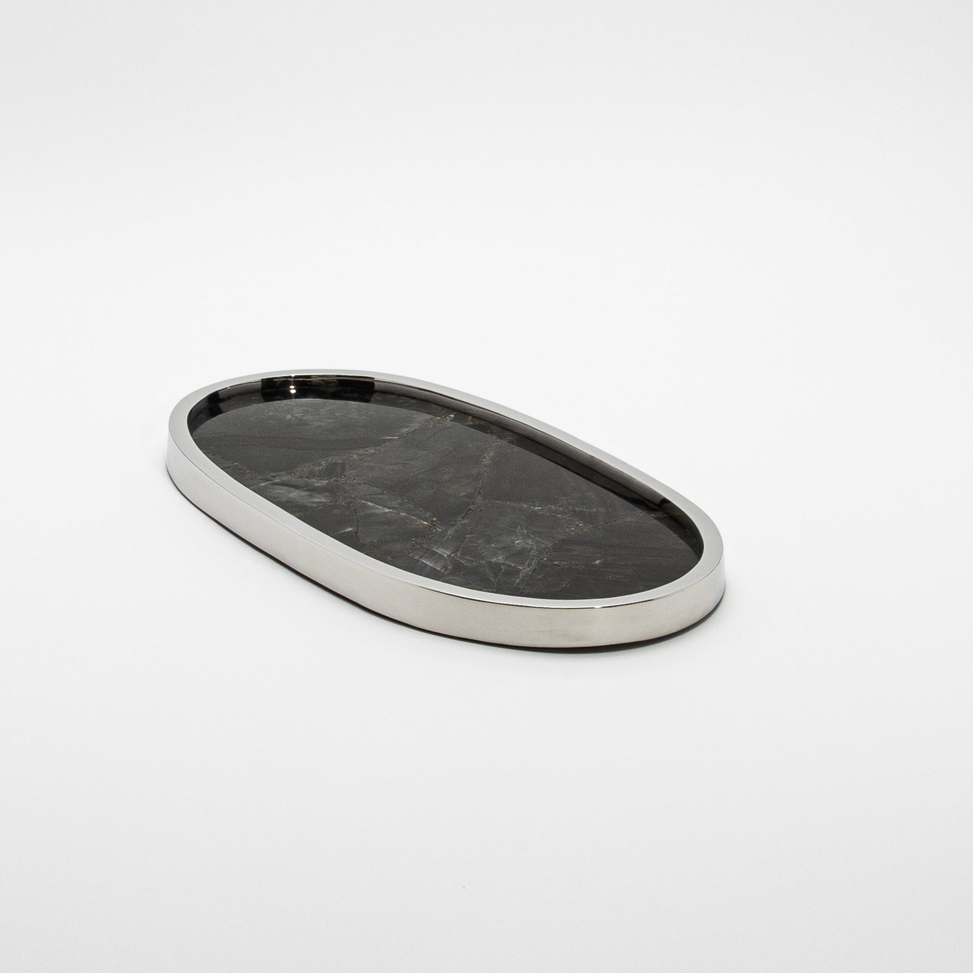 Oval Tray in Quartz by Kifu Paris