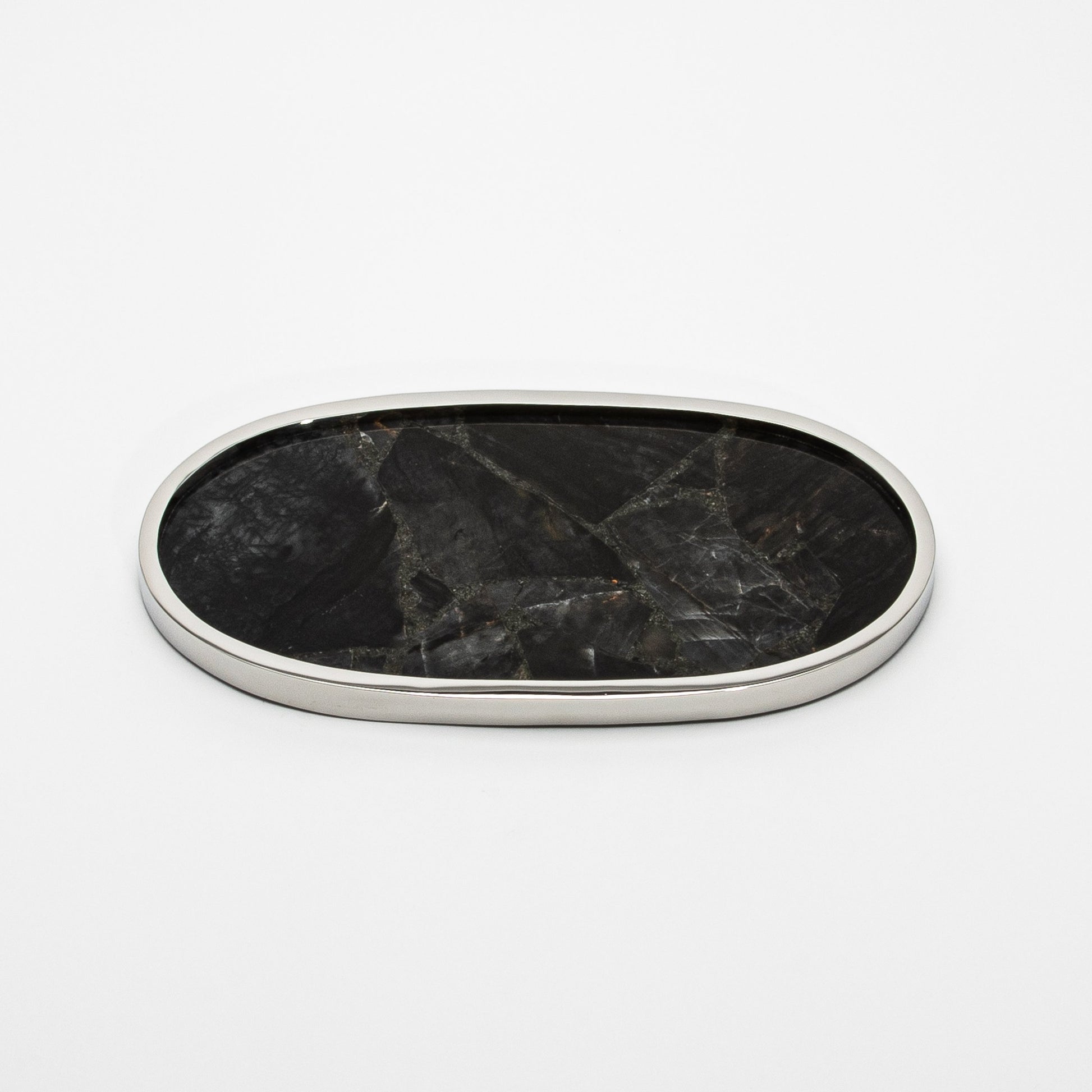Oval Tray in Quartz by Kifu Paris