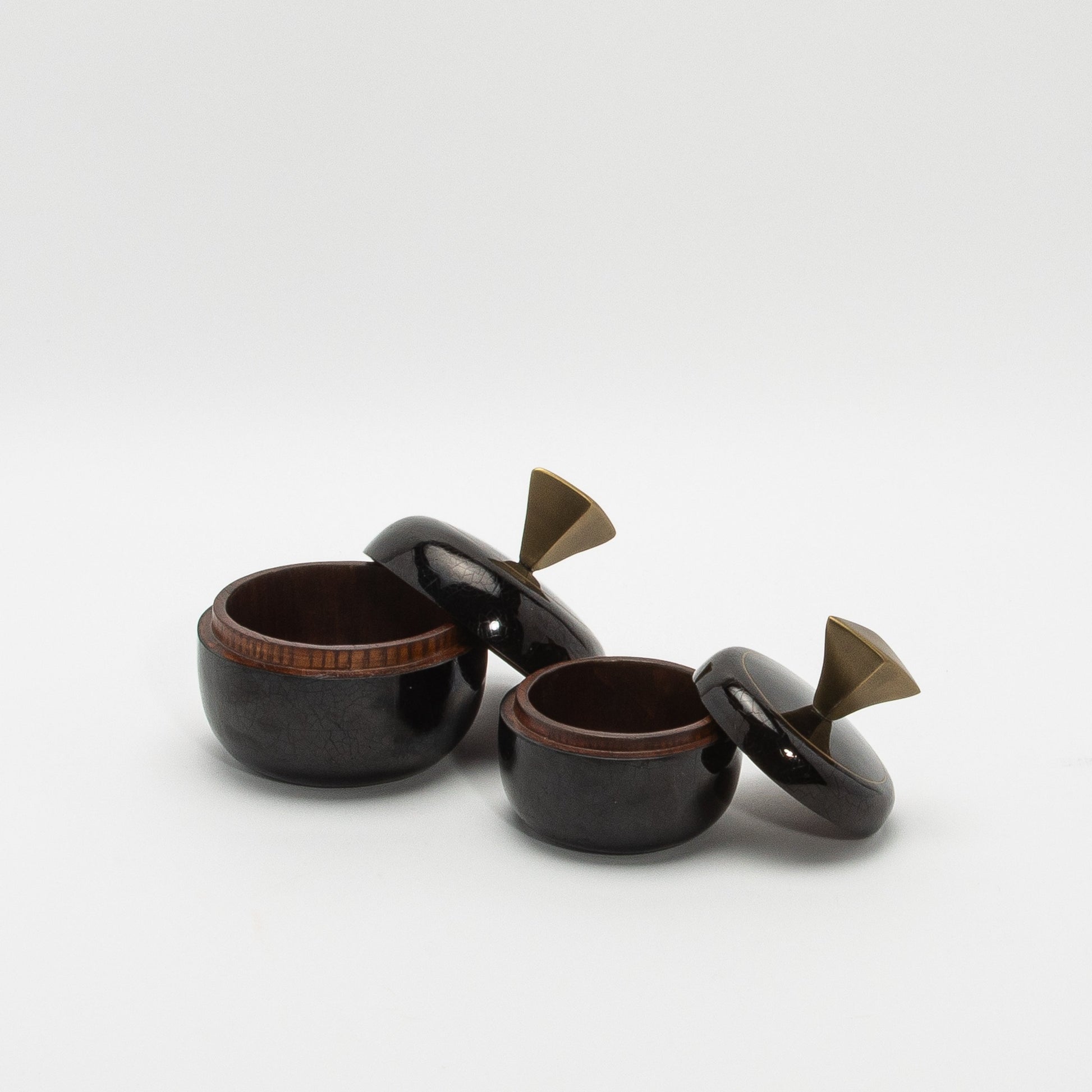 Set of 2 Round Boxes in Black Shell by Kifu Paris