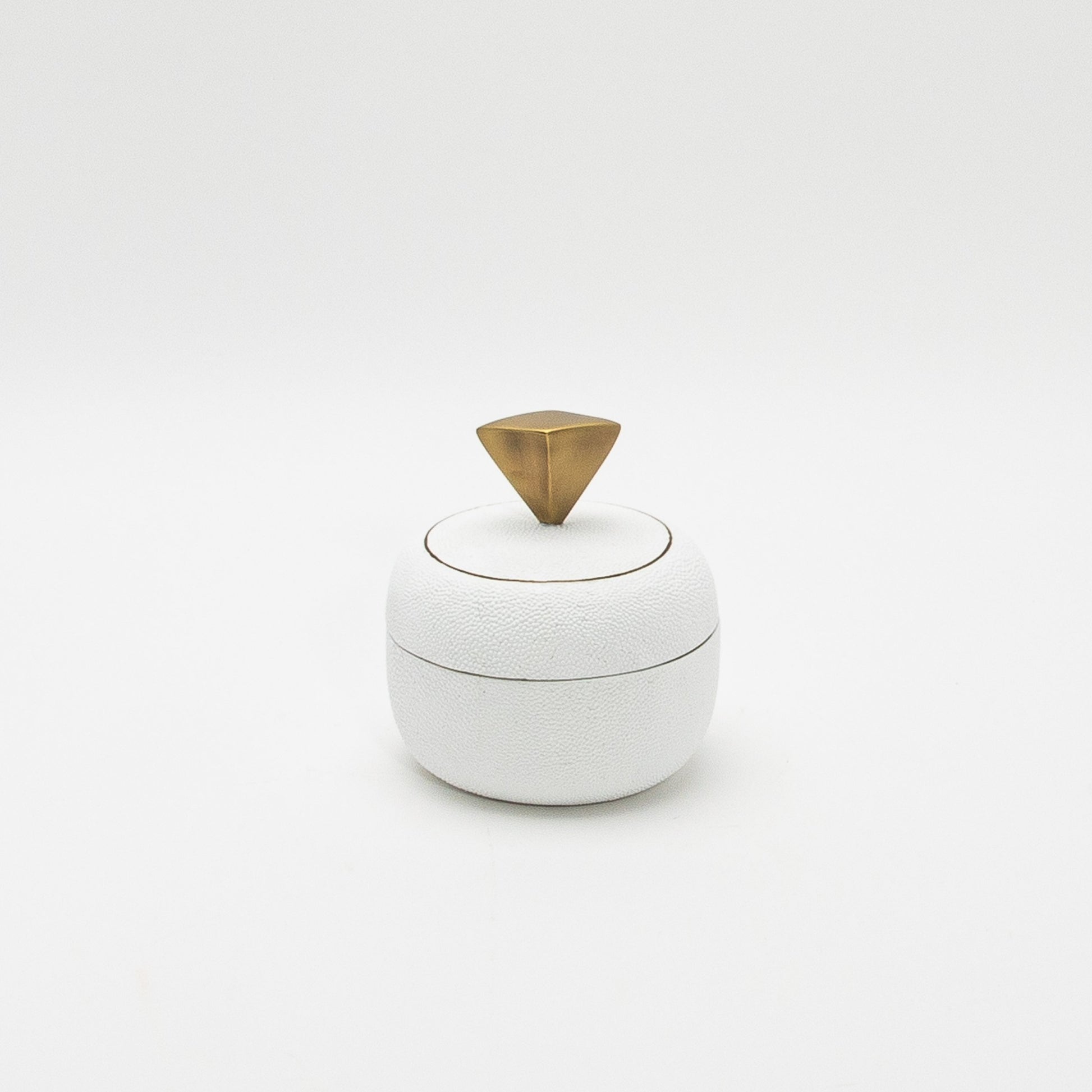 Set of 2 Round Boxes in White Shagreen with Bronze Patina Brass Knob by Kifu Paris