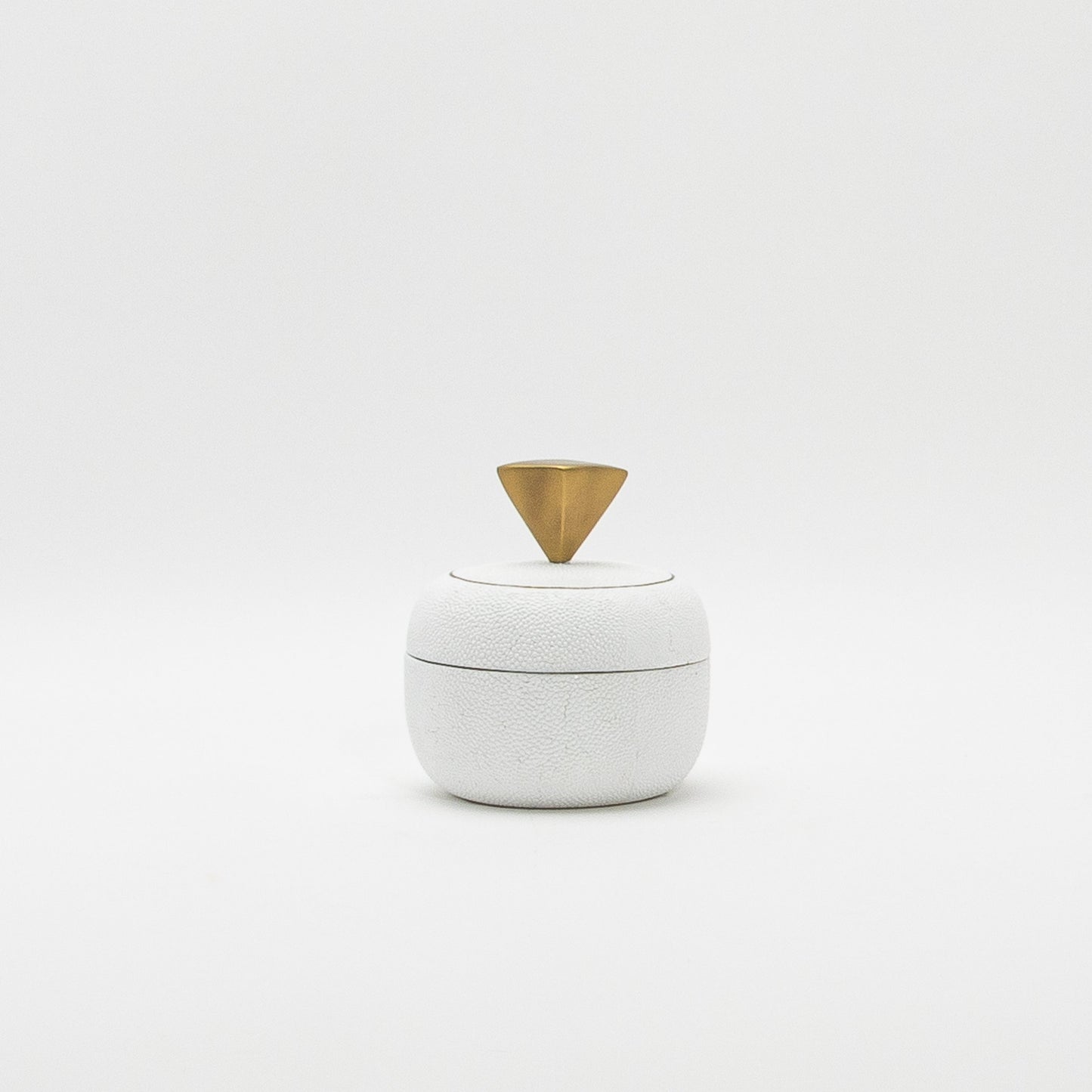 Set of 2 Round Boxes in White Shagreen with Bronze Patina Brass Knob by Kifu Paris