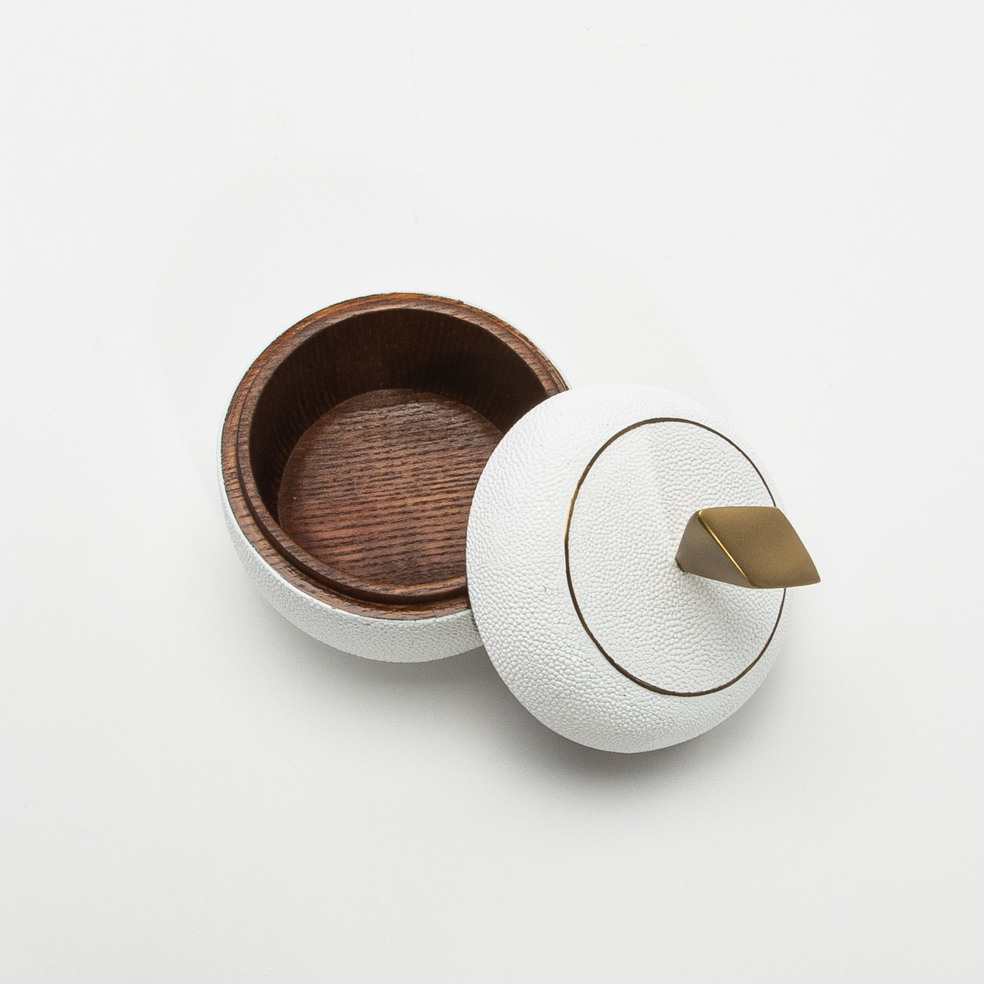 Set of 2 Round Boxes in White Shagreen with Bronze Patina Brass Knob by Kifu Paris