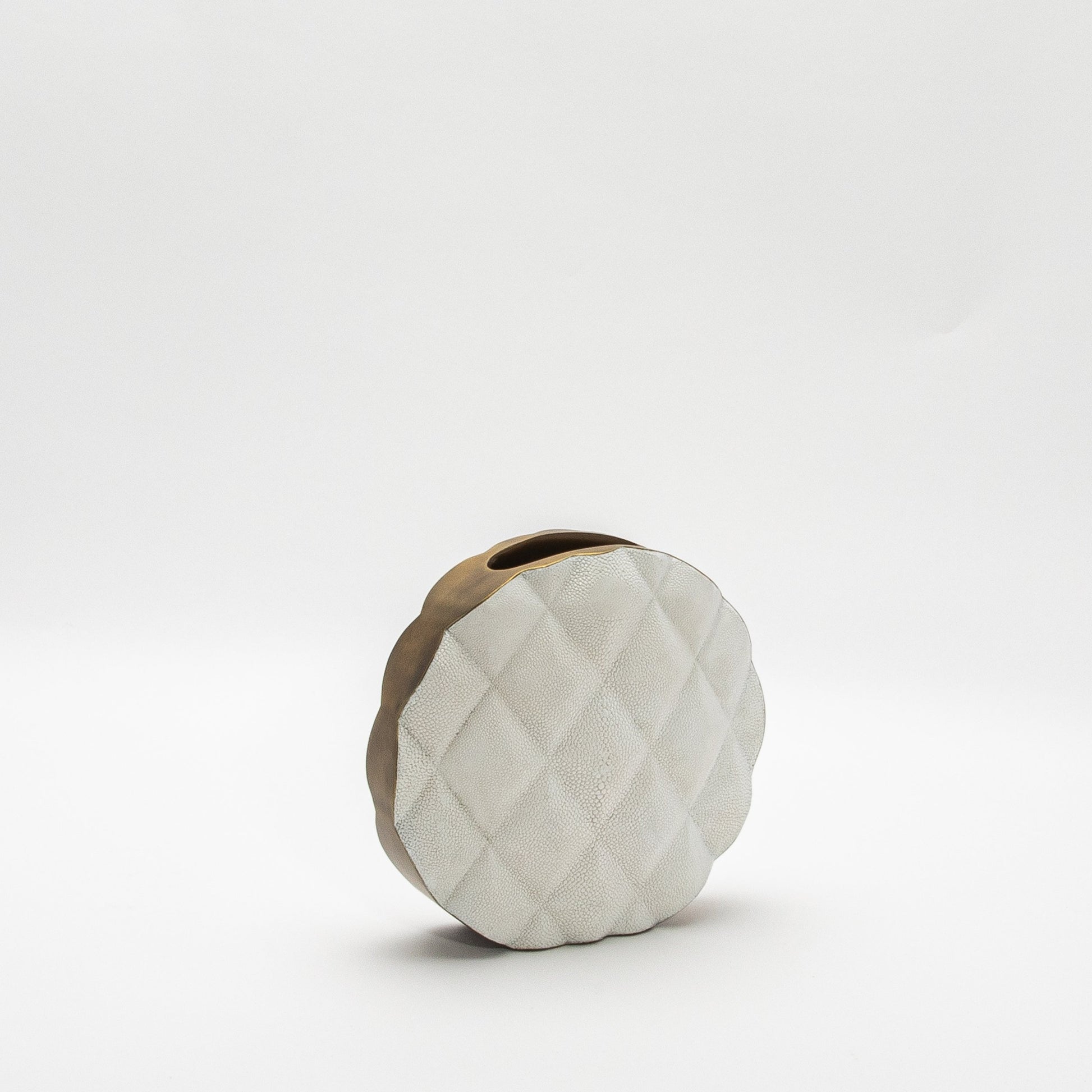 Quilted Vase in White Shagreen with Brass by KIFU Paris