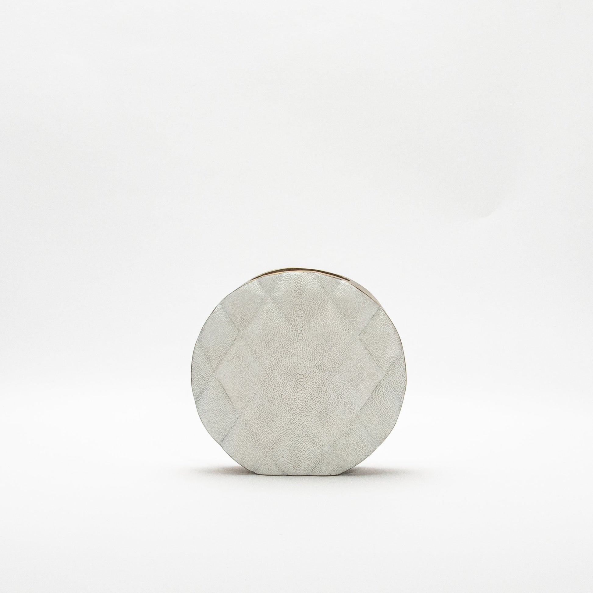 Quilted Vase in White Shagreen with Brass by KIFU Paris