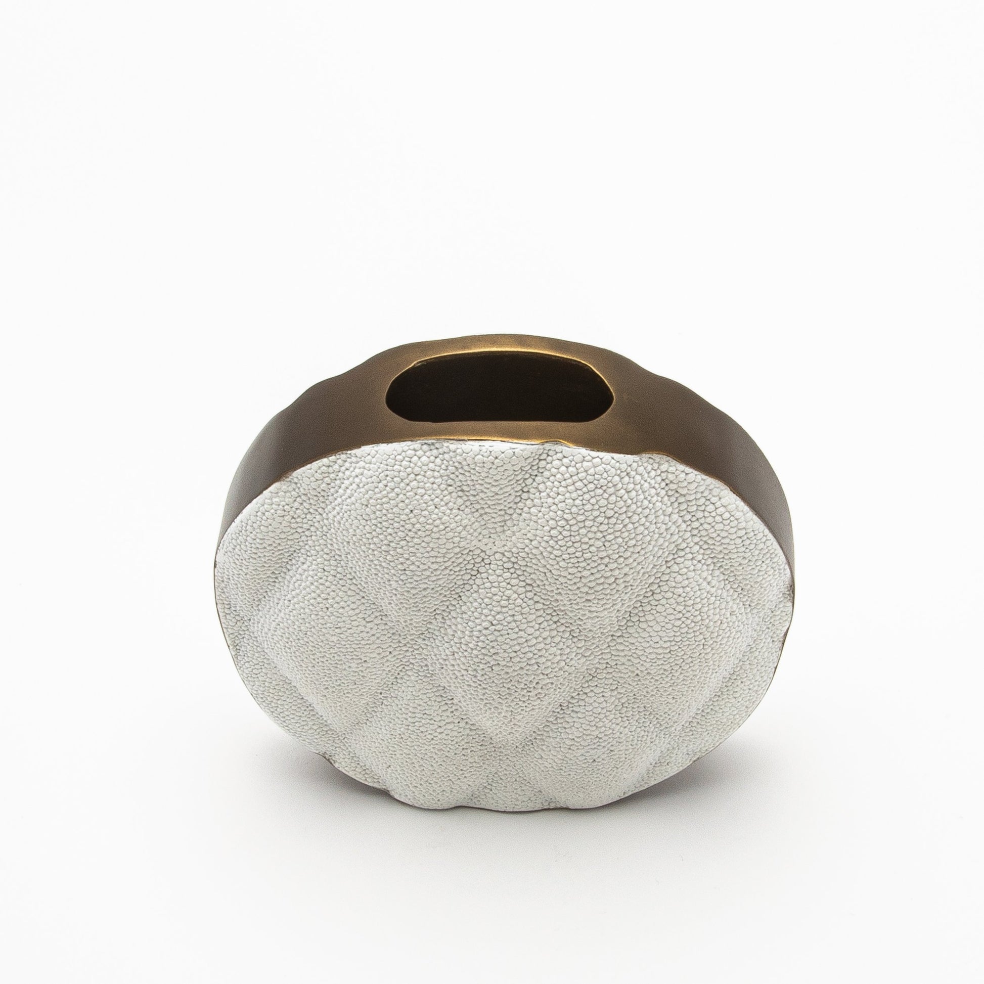 Quilted Vase in White Shagreen by KIFU Paris