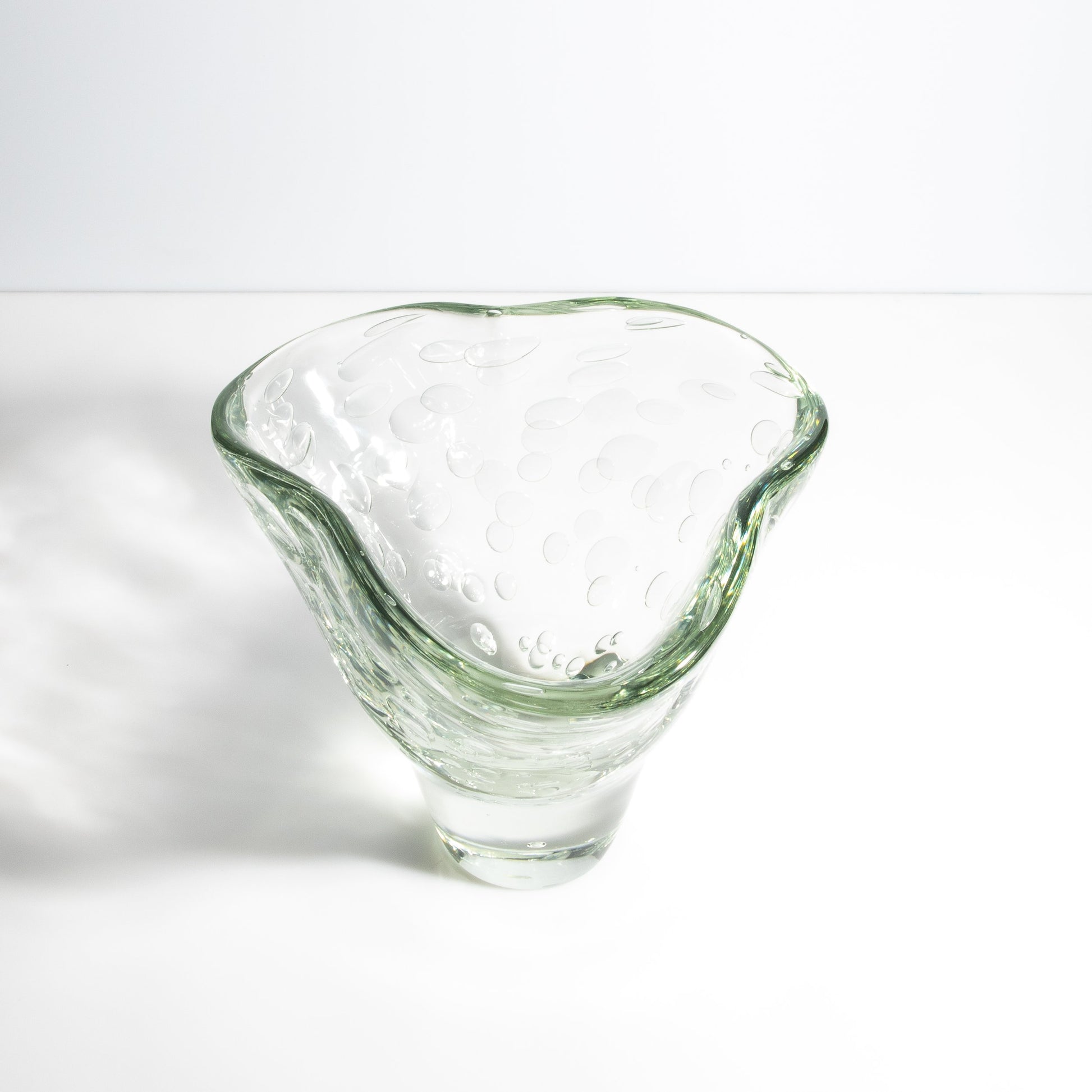 Murano Fluid Vase with Bubbles in Clear