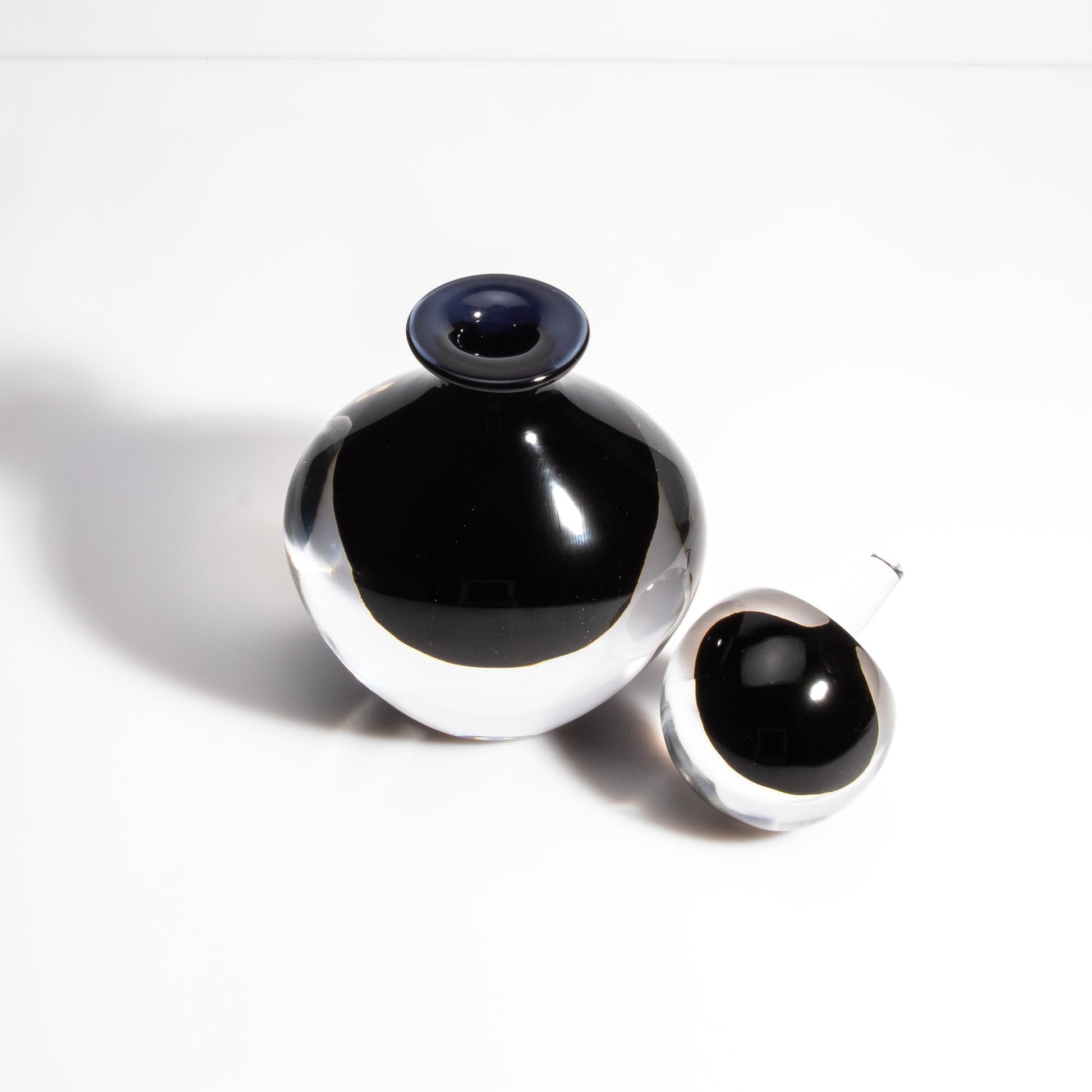 Murano Bottle Onyx Black M