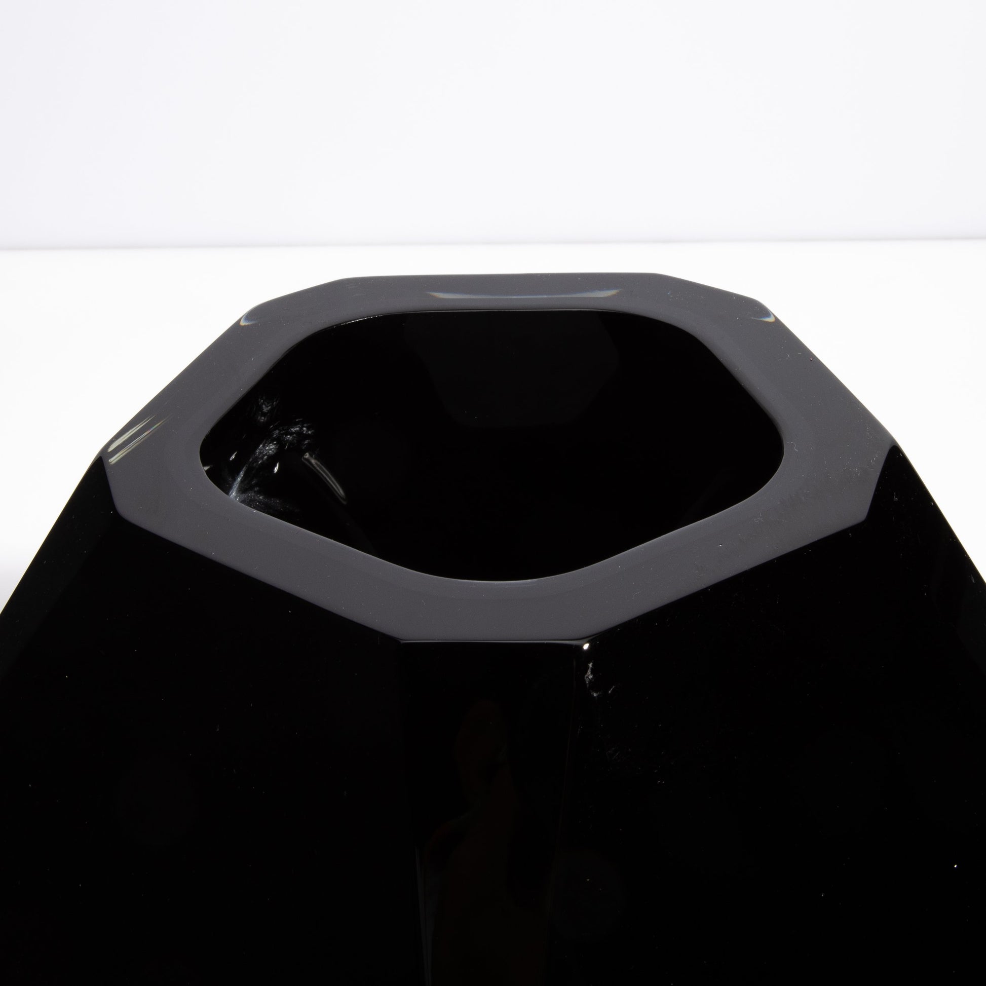 Murano Briolette Vase in Onyx Black