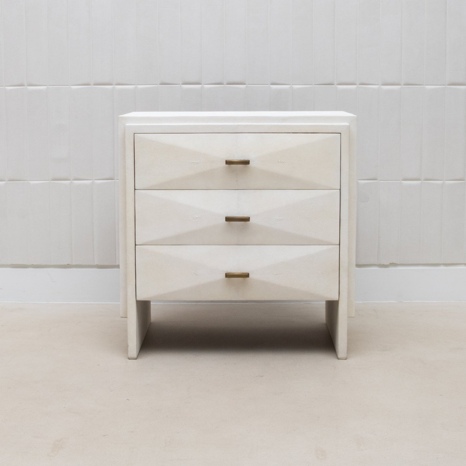 {{ product_title }} by {{ vendor }} – luxury {{ product_type }} at MOGUL