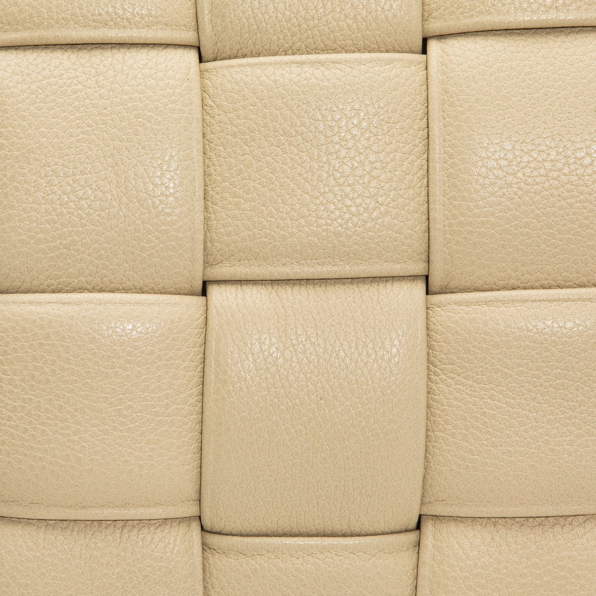 {{ product_title }} by {{ vendor }} – luxury {{ product_type }} at MOGUL