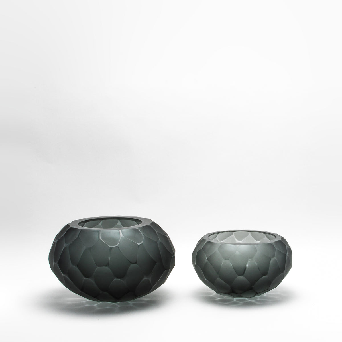 Murano Battuto Bowl in Grey at MOGUL