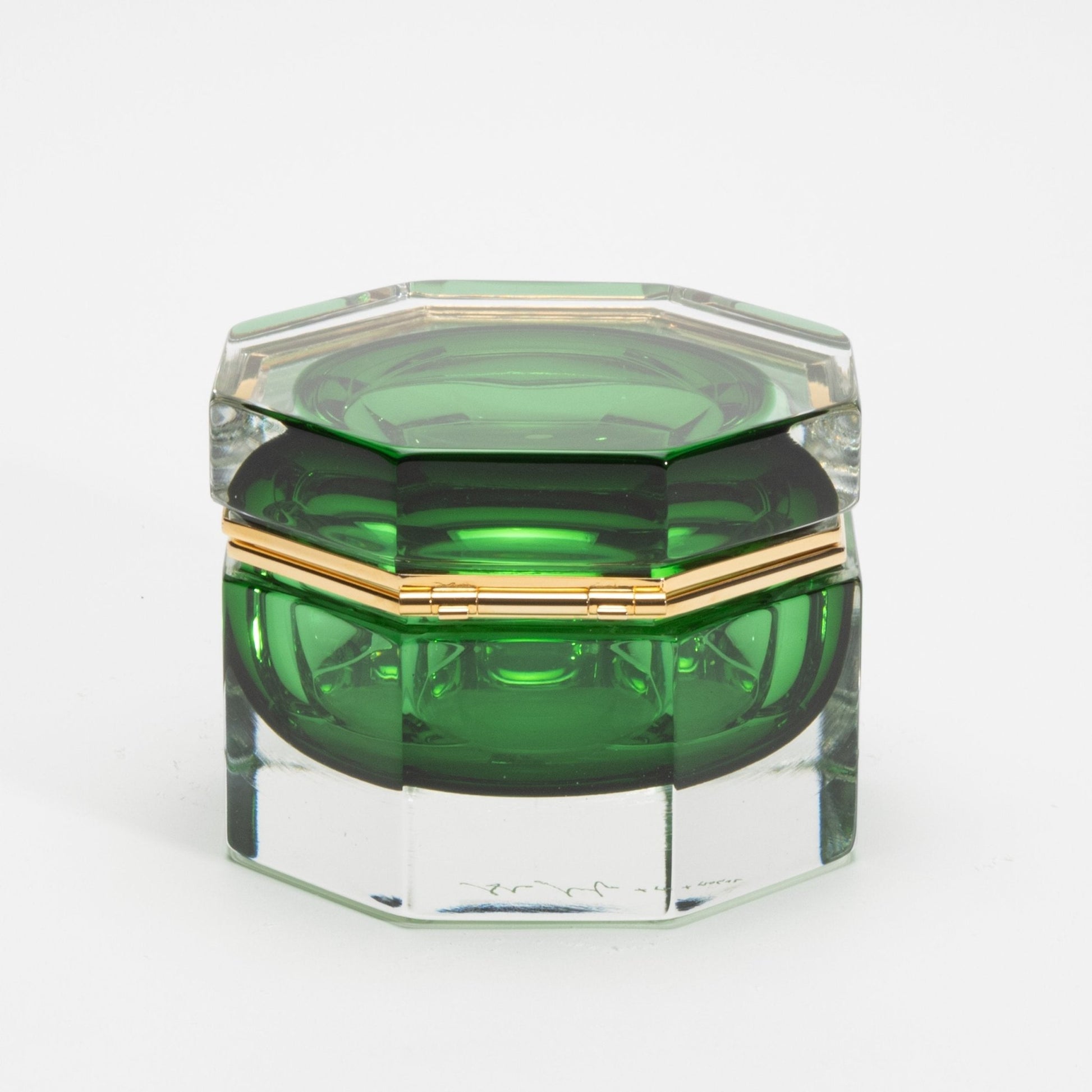 {{ product_title }} by {{ vendor }} – luxury {{ product_type }} at MOGUL