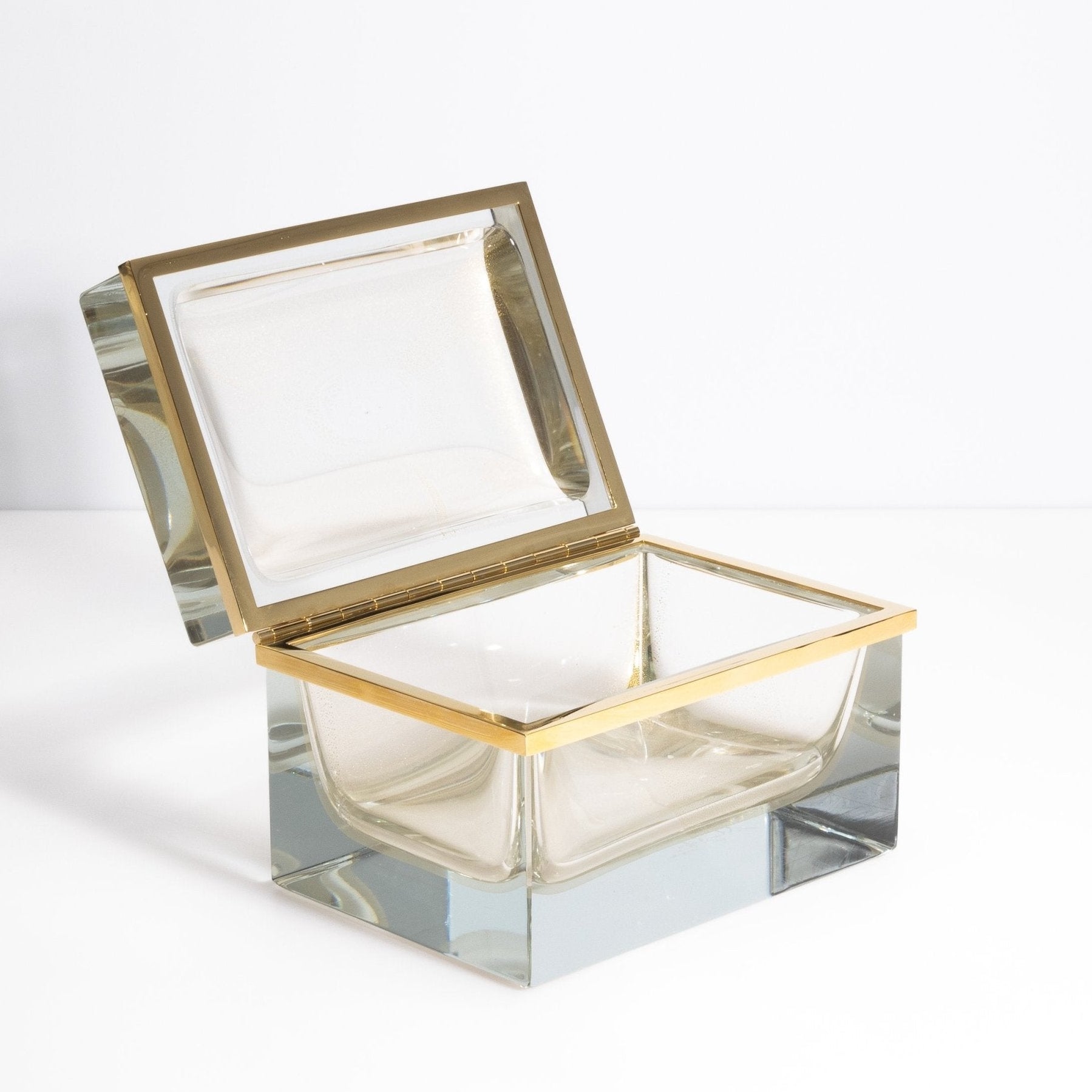 {{ product_title }} by {{ vendor }} – luxury {{ product_type }} at MOGUL