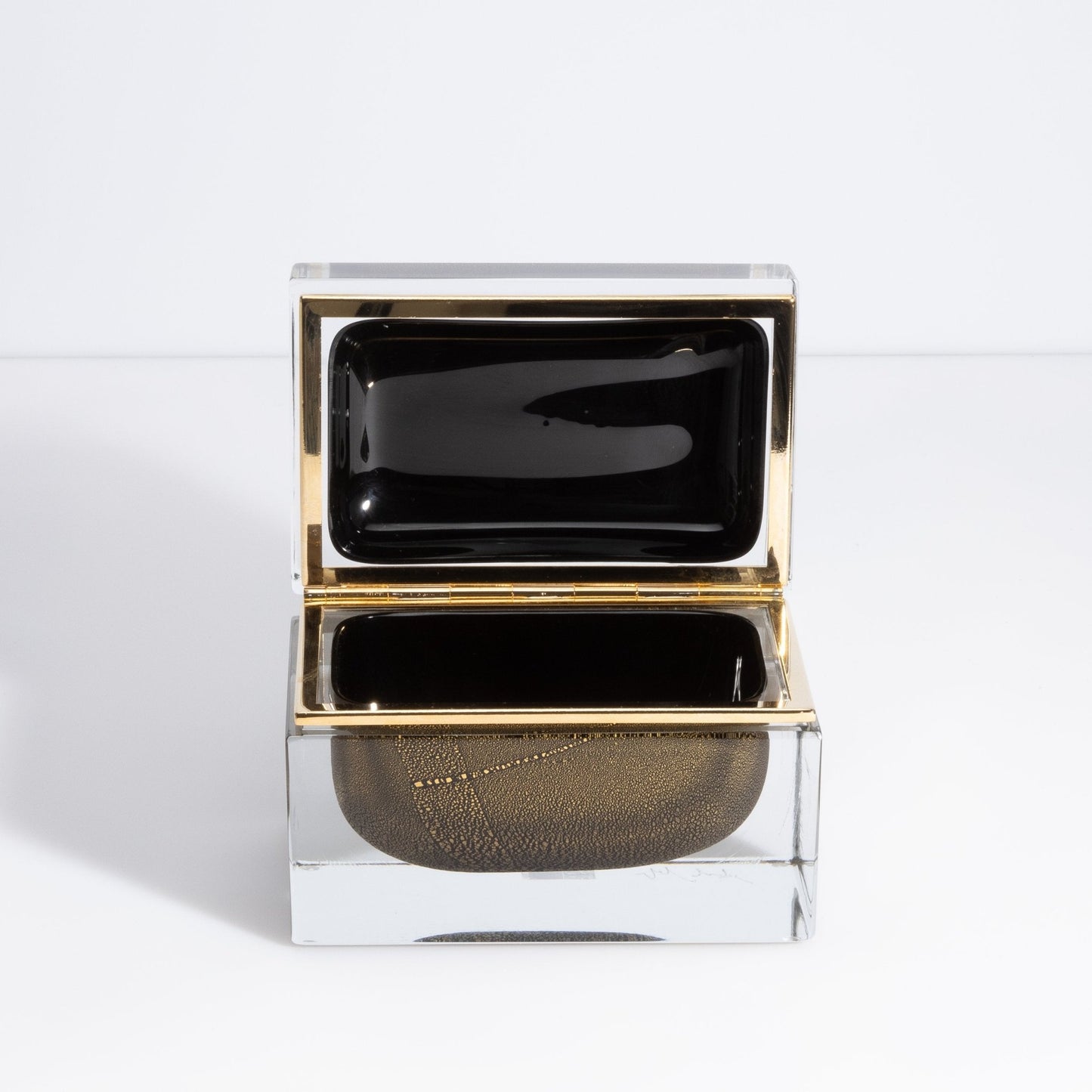 {{ product_title }} by {{ vendor }} – luxury {{ product_type }} at MOGUL