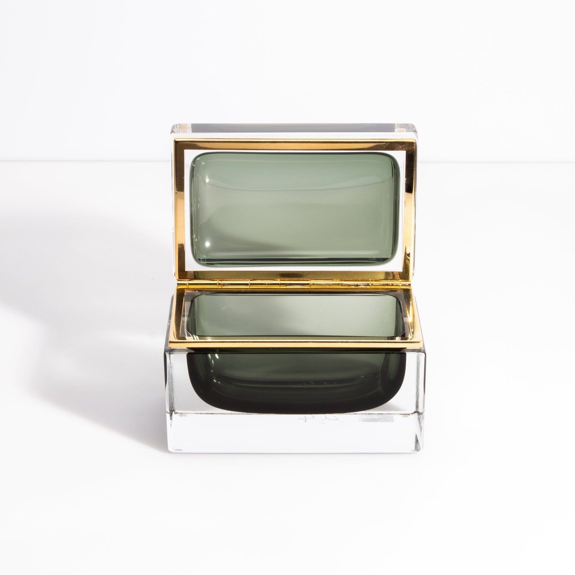 {{ product_title }} by {{ vendor }} – luxury {{ product_type }} at MOGUL