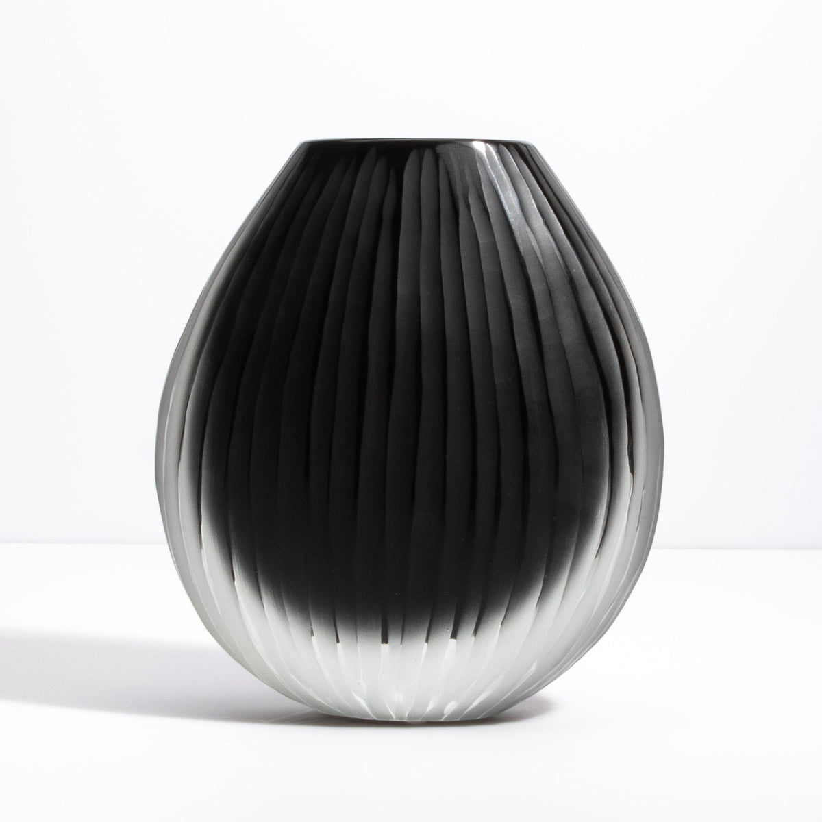 Murano Supreme Vase in Onyx Black