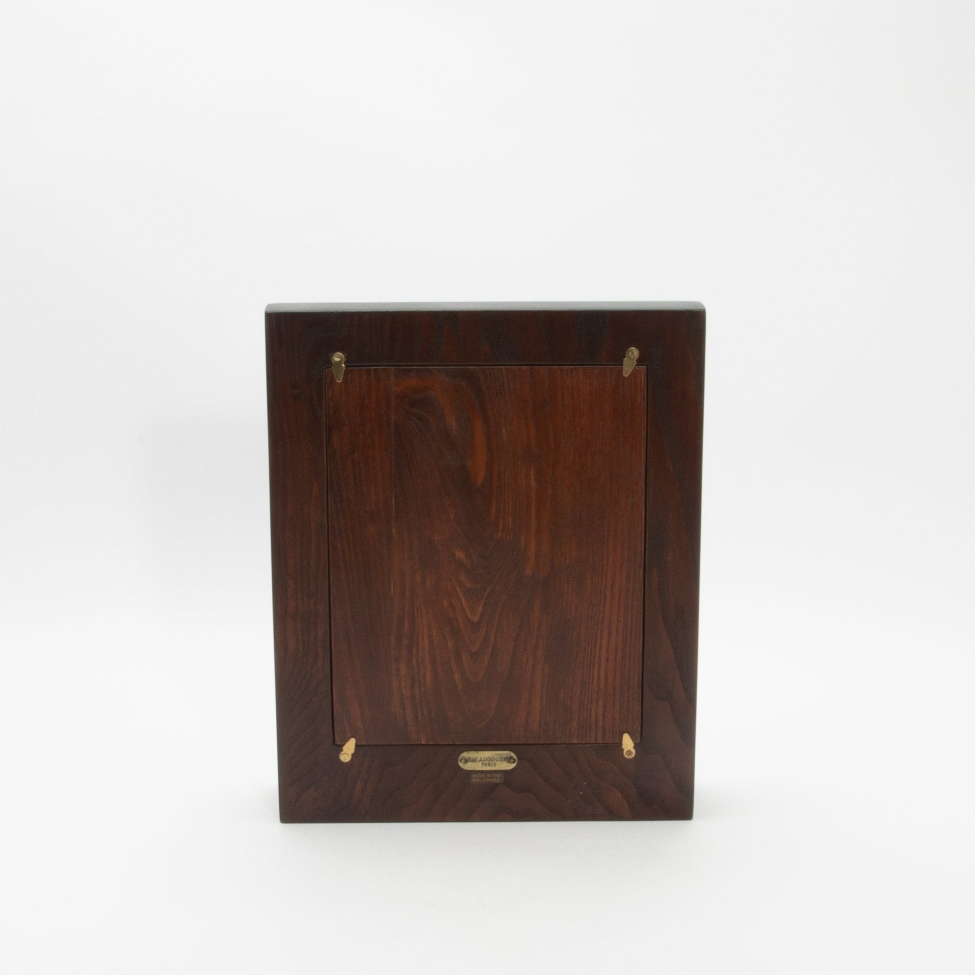 {{ product_title }} by {{ vendor }} – luxury {{ product_type }} at MOGUL