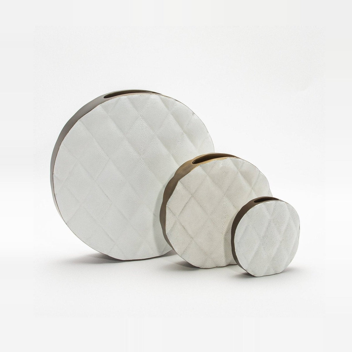 Quilted Vase in White Shagreen with Brass by Kifu Paris