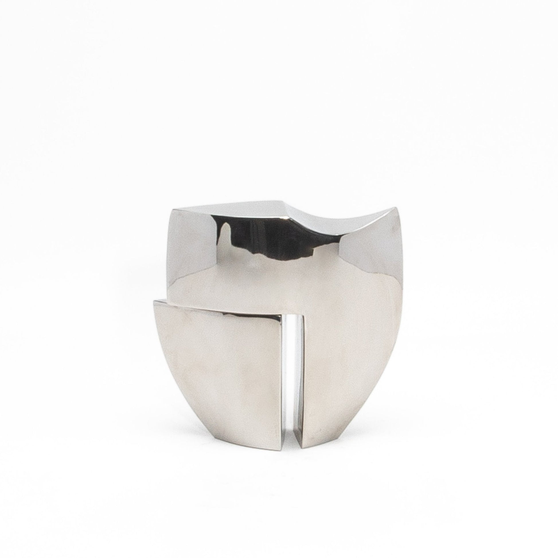 {{ product_title }} by {{ vendor }} – luxury {{ product_type }} at MOGUL