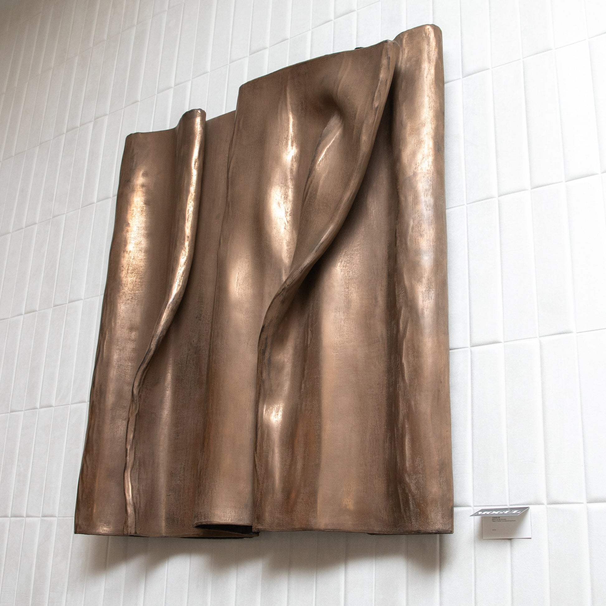 “Wave” by Katrien Van der Schueren